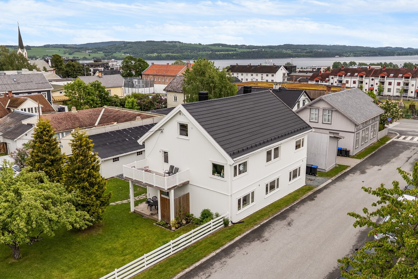 Eiendommen ligger i en flott og koselig miljø i Gjøvik sentrum. Galleribilde