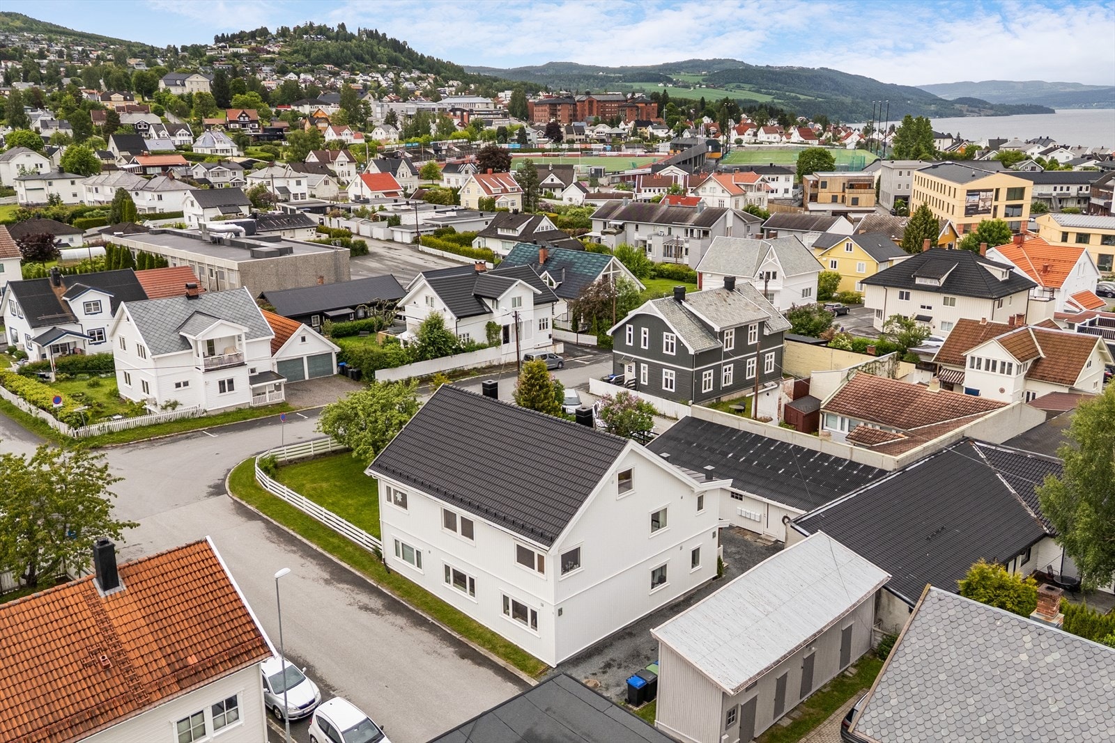 Gjøvik sentrum-Flott og påkostet bolig/ utleieobjekt med 4 boenheter og loftetasje, hele 7 soverom. Galleribilde