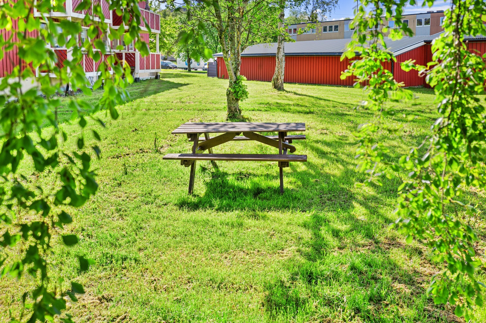 Borettslaget har flotte felles grøntarealer som vedlikeholdes av ansatt vaktmester. Galleribilde