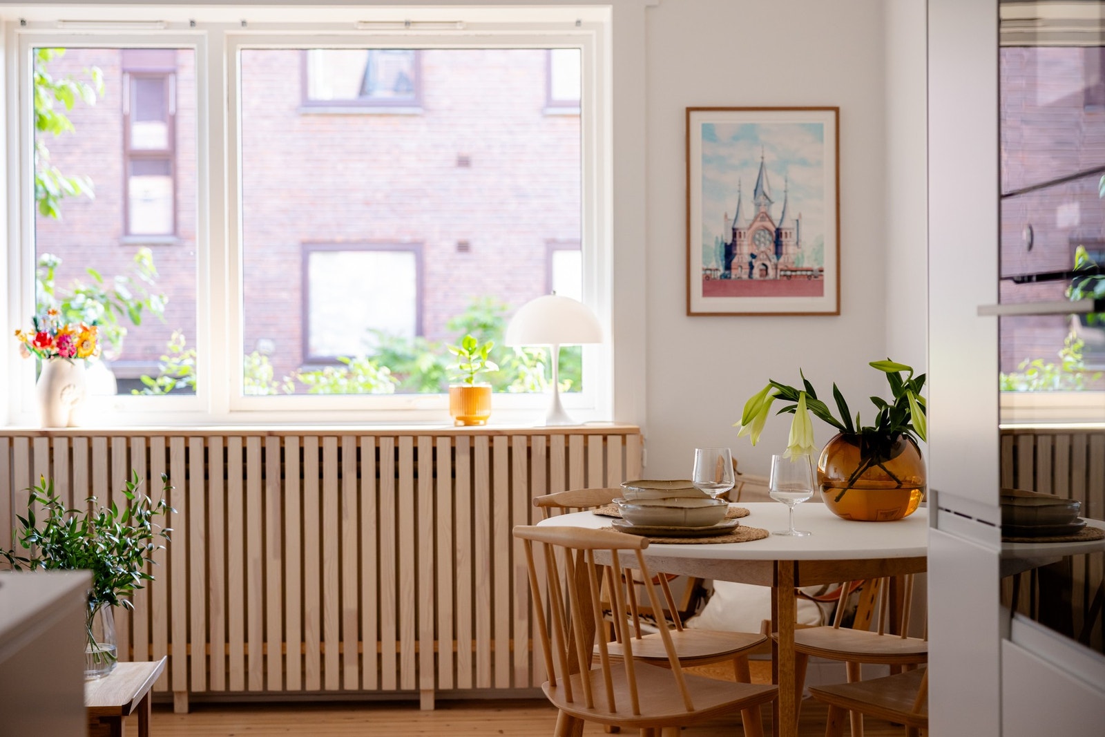 Spiledetaljene er gjennomgående for boligen gir et gjennomført uttrykk. Galleribilde