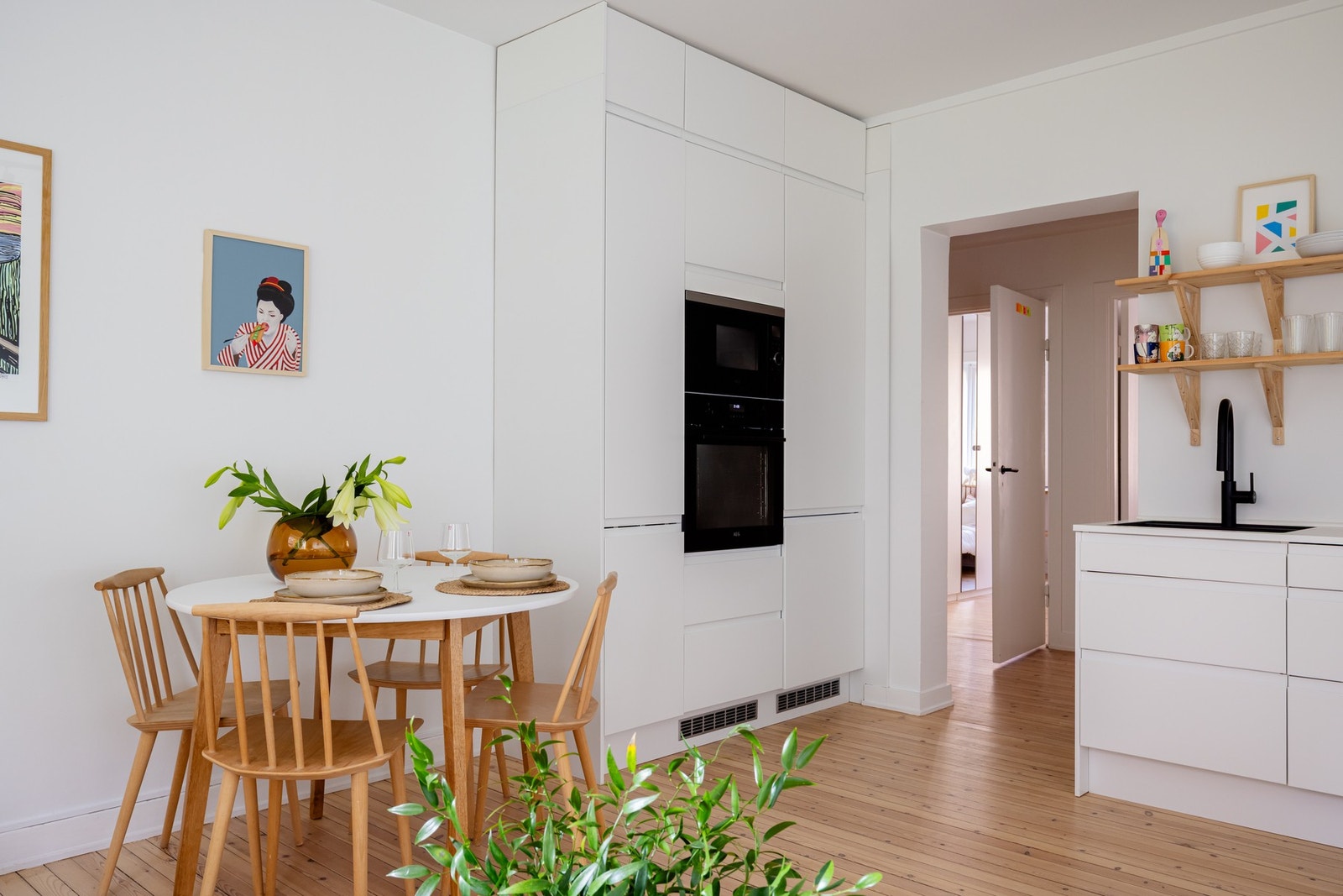 Inviter venner og familie til hyggelige sammenkomster. Galleribilde