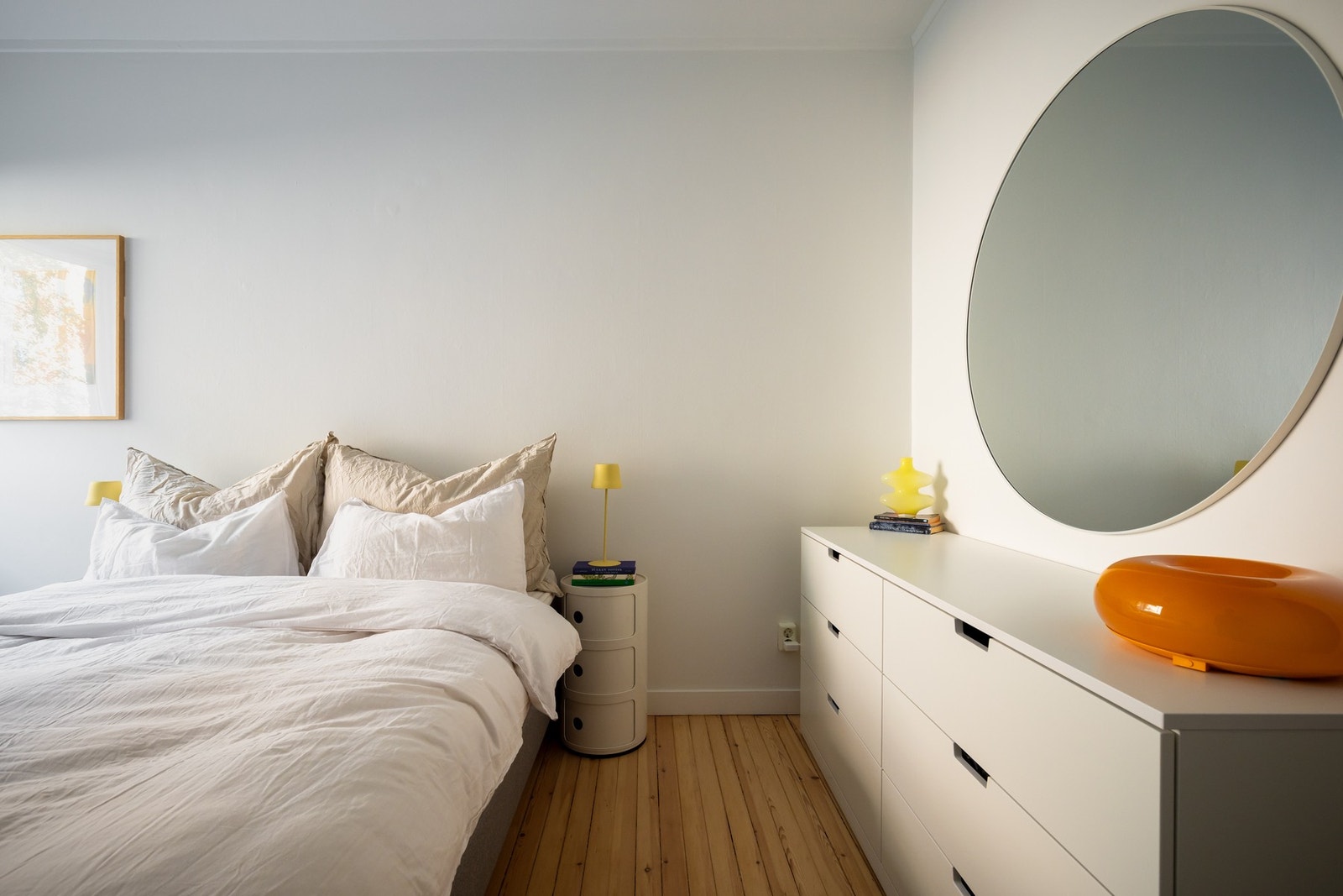 Hovedsoverommet byr på plass til dobbeltseng med tilhørende nattbord. Galleribilde