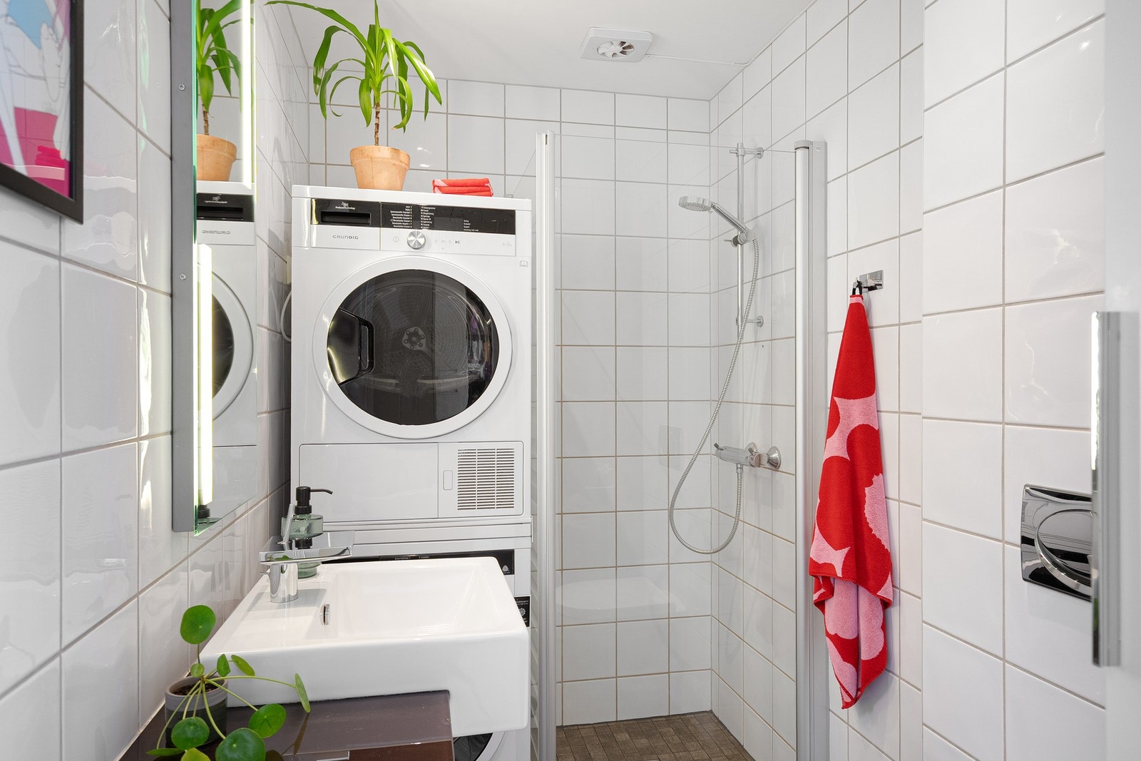 Opplegg for vaskemaskin og tørketrommel. Galleribilde