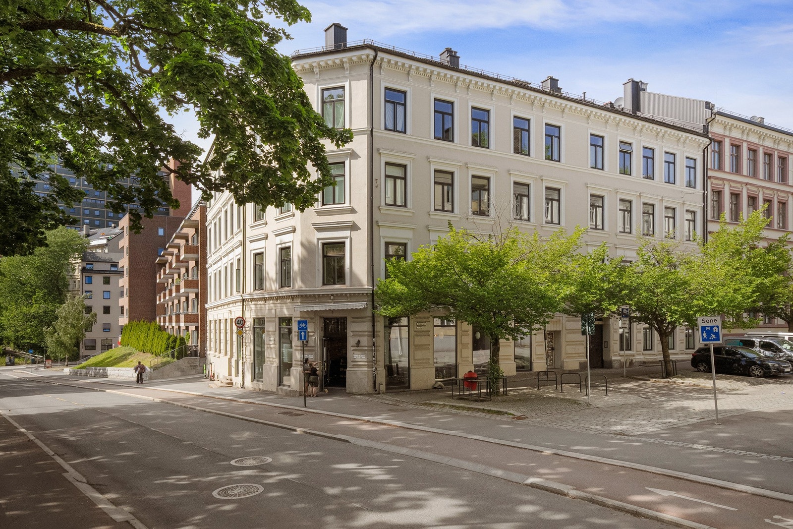 Urban, sentral, men samtidig rolig beliggenhet med "alt" du trenger i hverdagen i nærområdet. Galleribilde