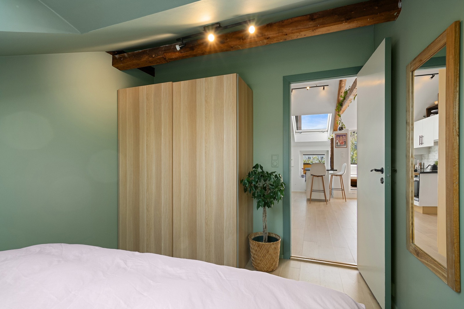 Garderobe med innredning fra 2024 medfølger. Galleribilde