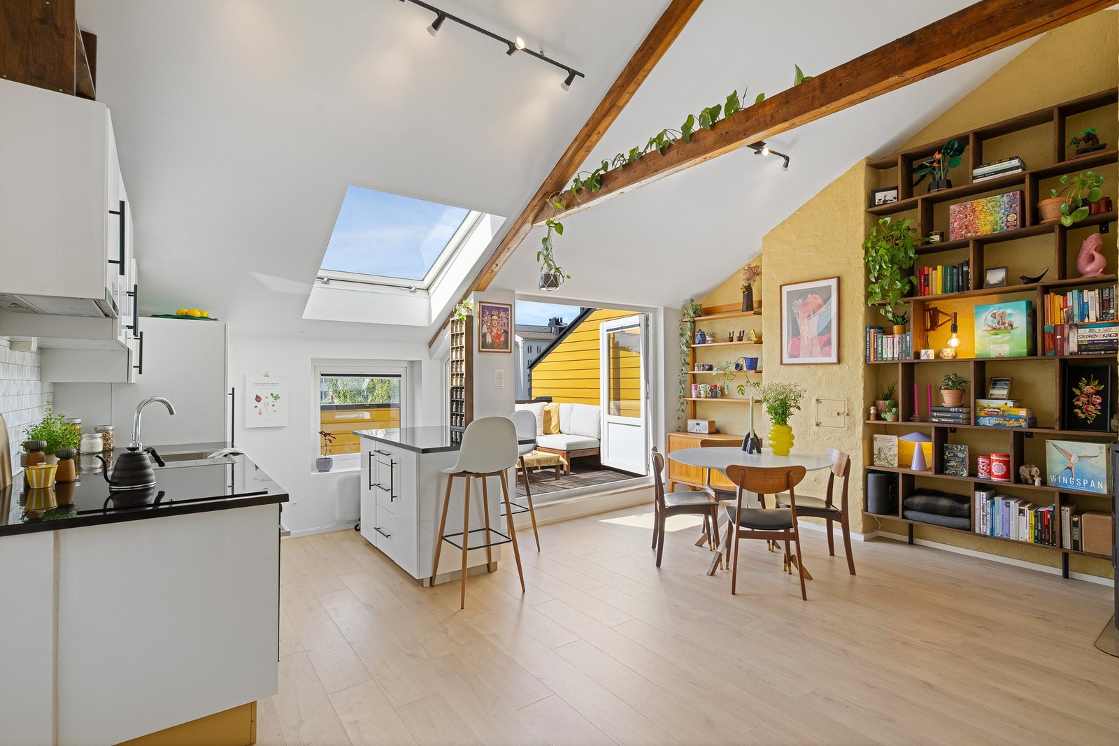 Råstilig 2(3)-roms loftsleilighet med takhøyde på hele 3.6 meter! Galleribilde