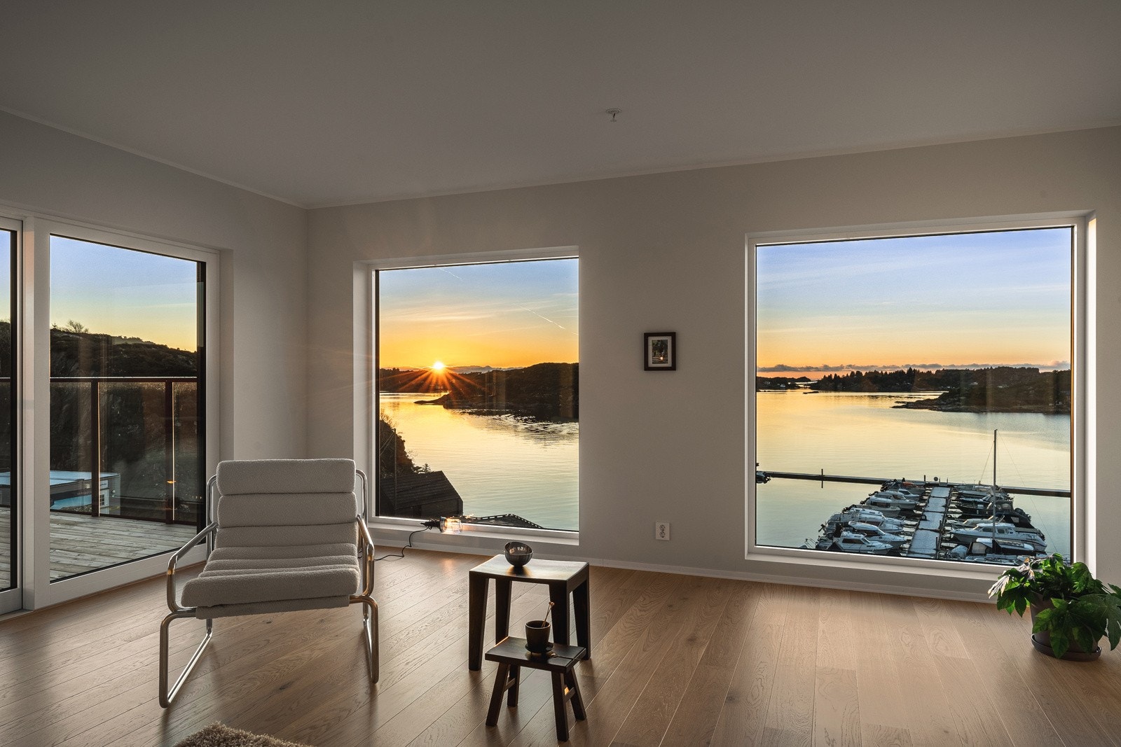 Fra stuen kan du nyte flotte solnedganger i ro og fred! Galleribilde