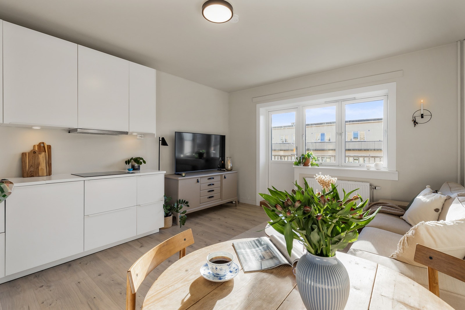 Robin Lauritzen v/ Krogsveen Eiendomsmegling har gleden av å representere Knut Alvssons vei 27! Galleribilde