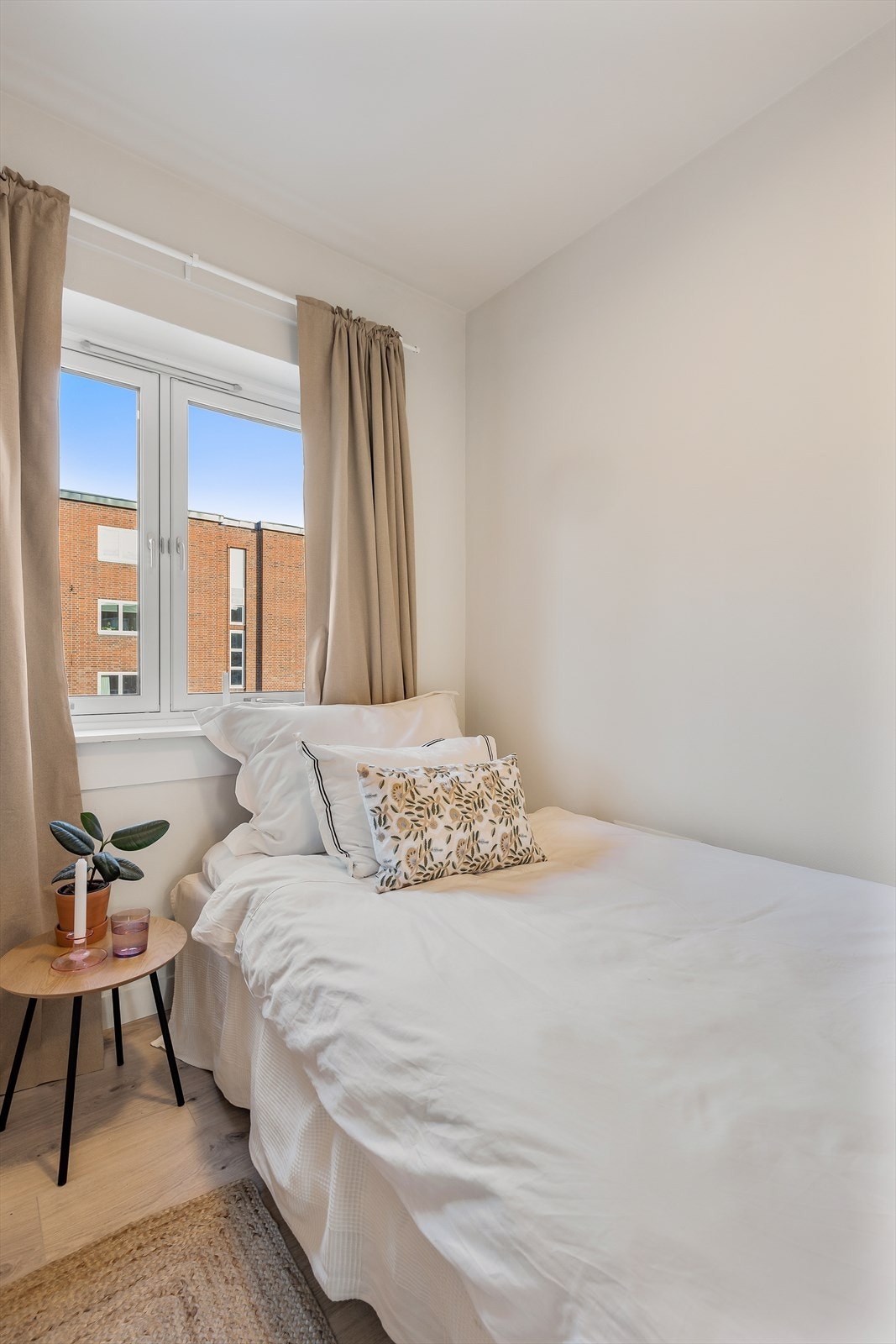 Soverom nr 2 er også av god størrelse. Galleribilde