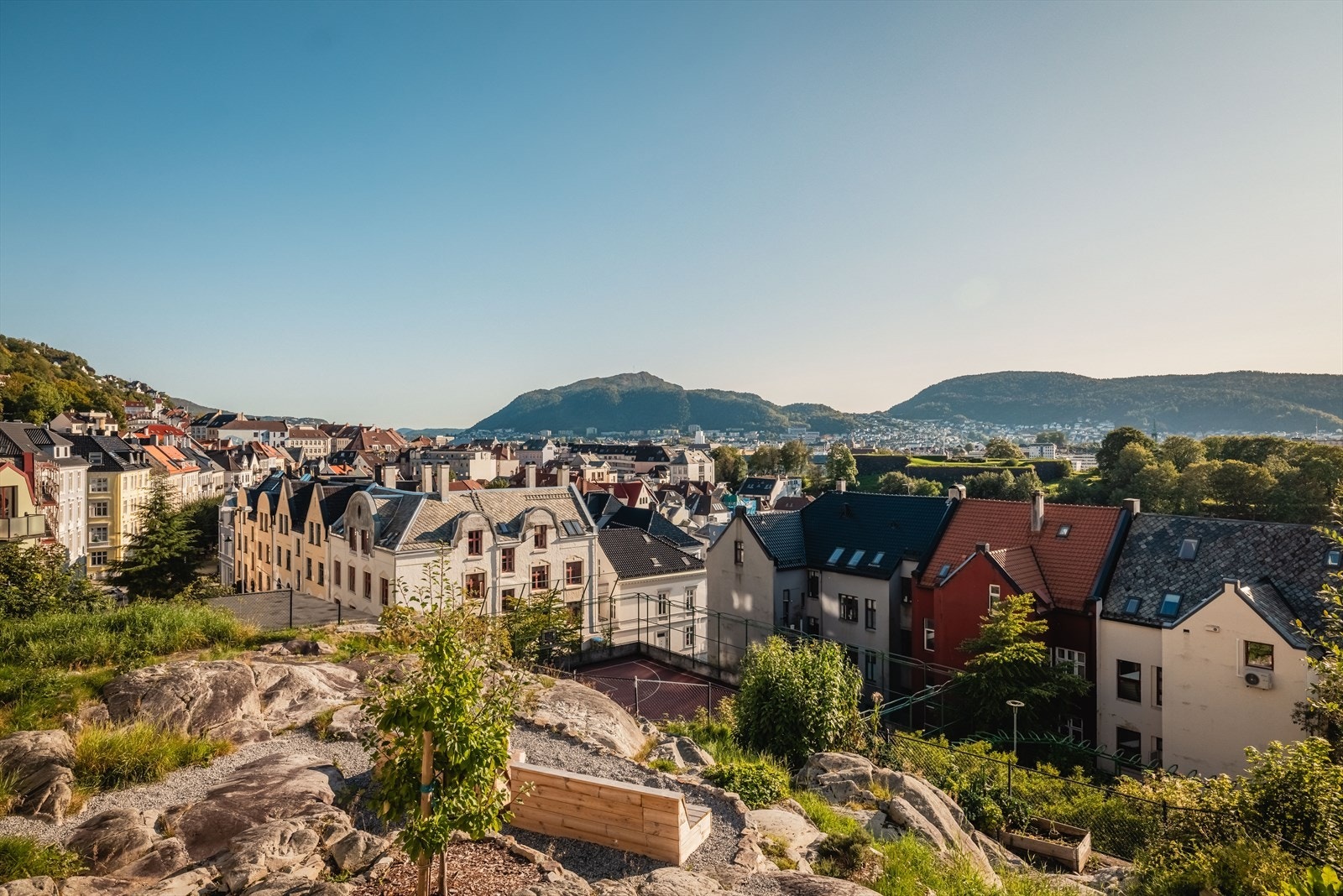 - Like ved er det et nydelig utsiktpunkt hvor du kan nyte finværet - Galleribilde