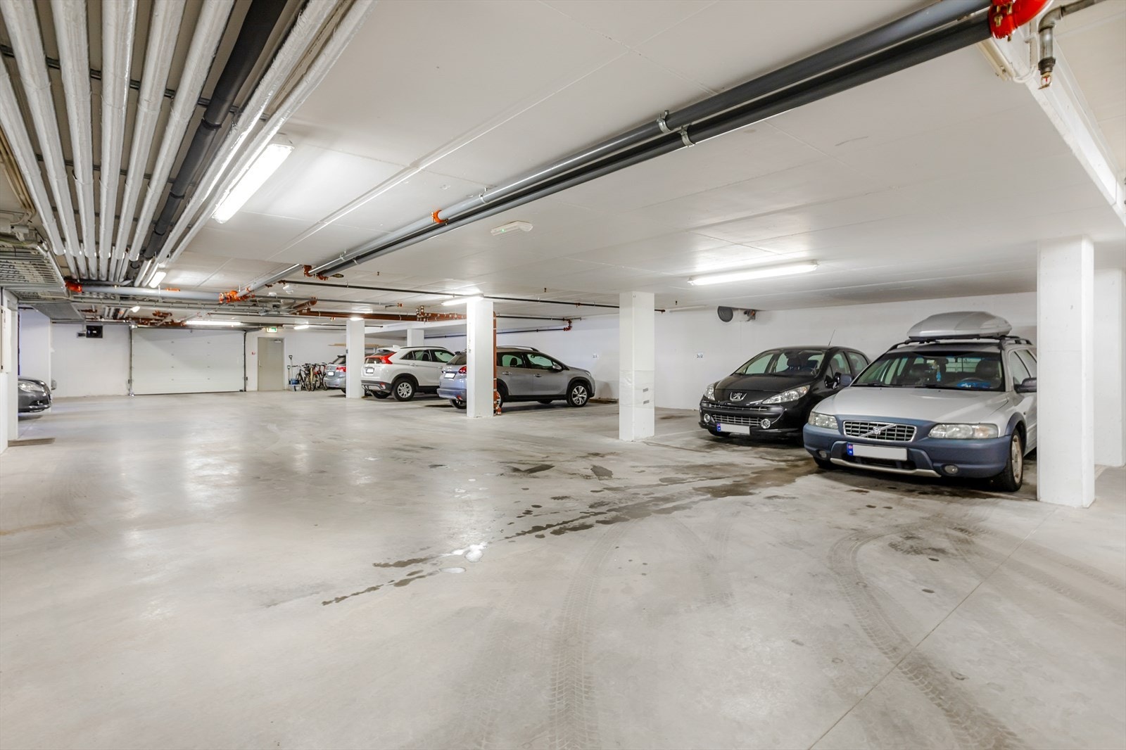 Det medfølger parkering i garasje. Adkomst via heis. Galleribilde