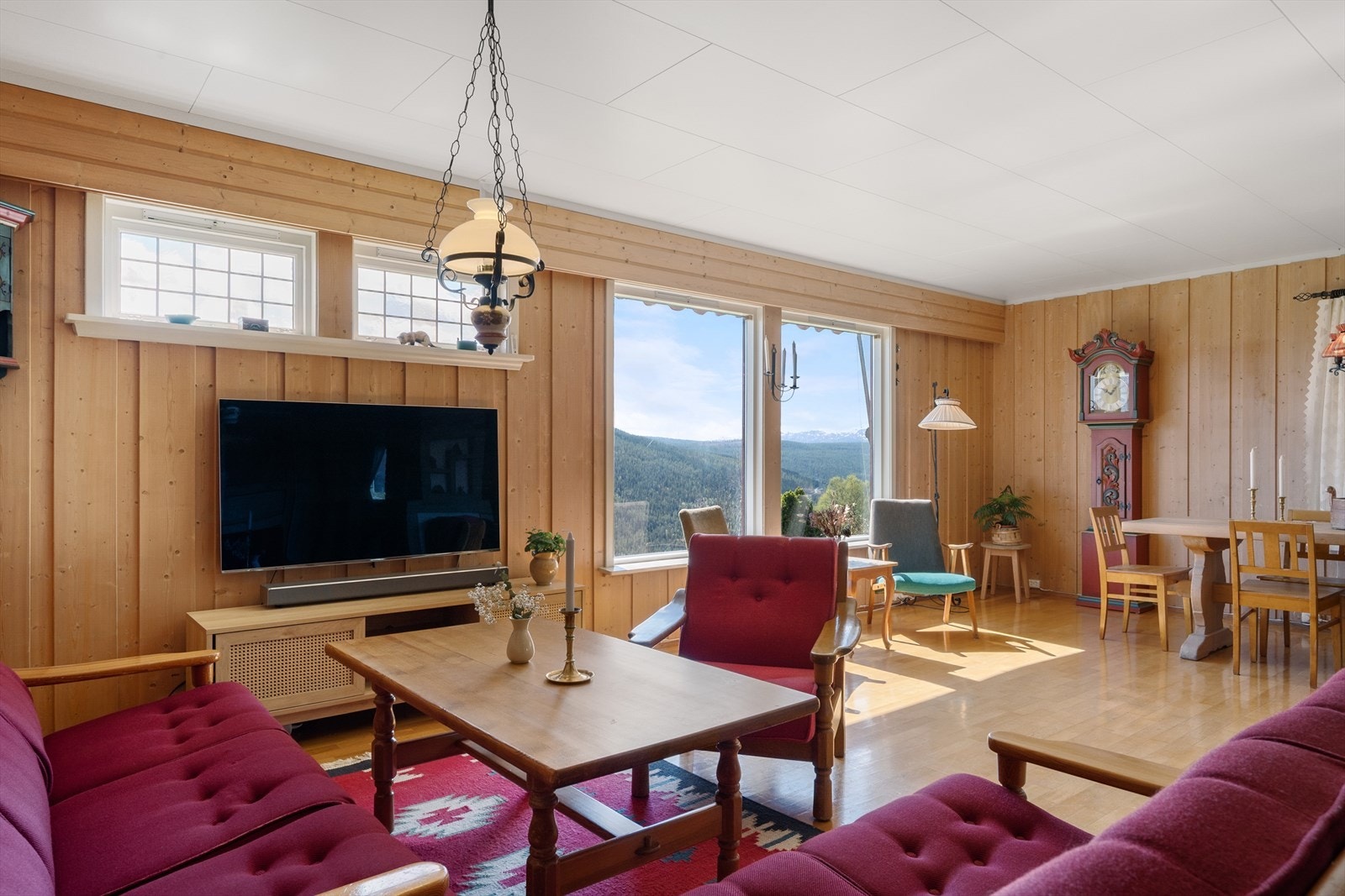 Boligen har en lys og trivelig stue. Galleribilde