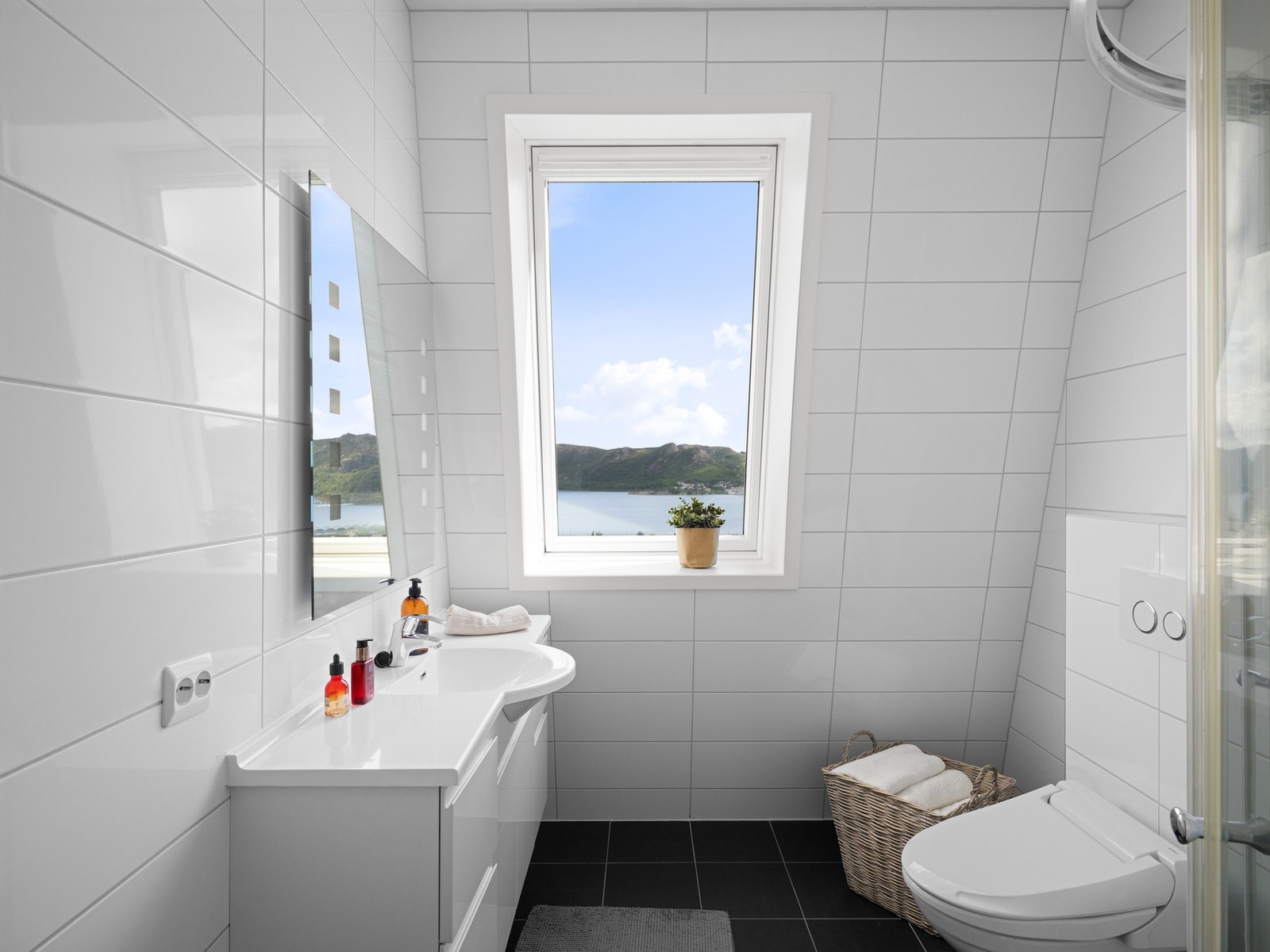 Pent, helfliset bad nr. to Galleribilde