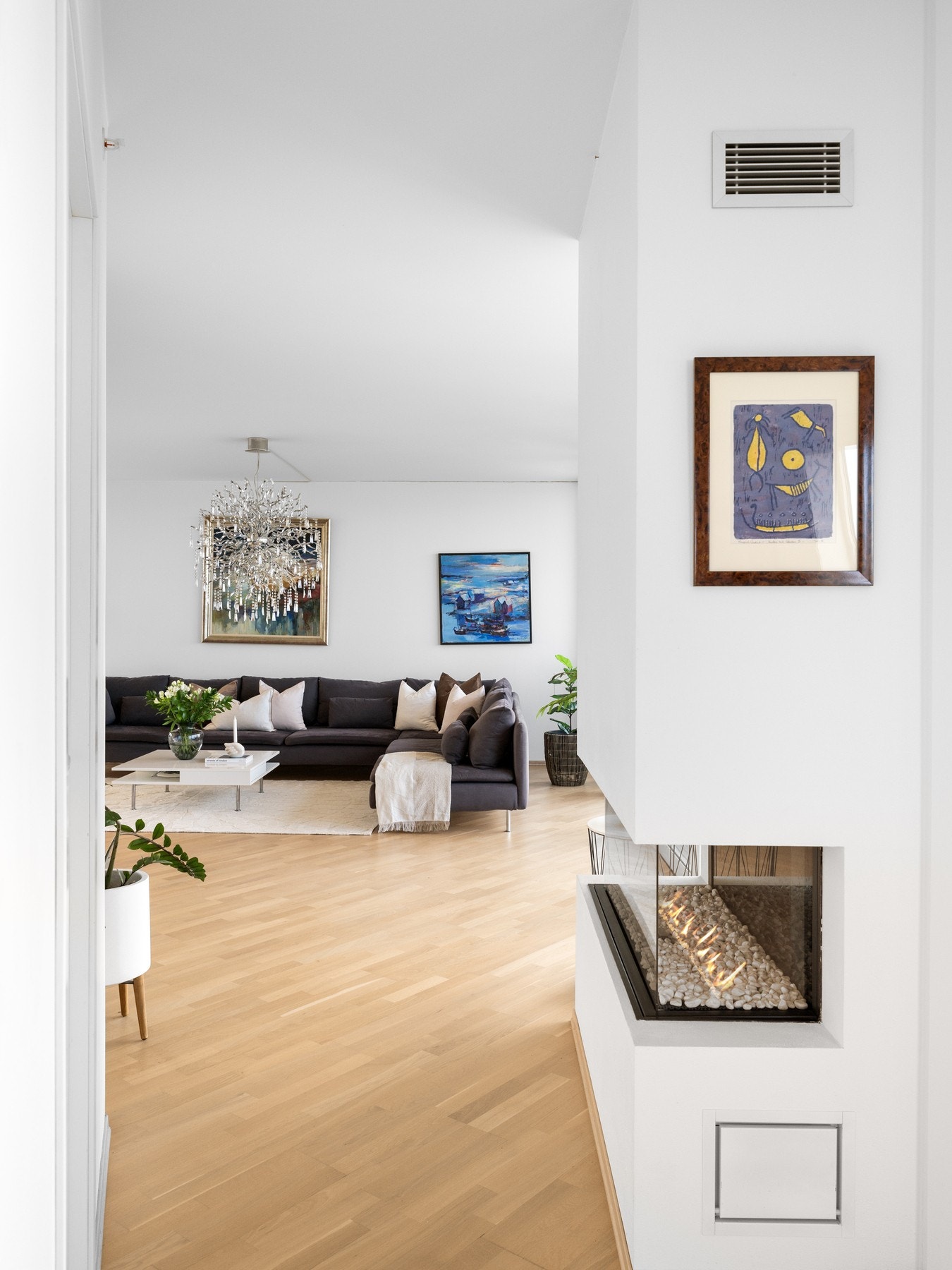 Nydelig gasspeis med hvite steiner Galleribilde