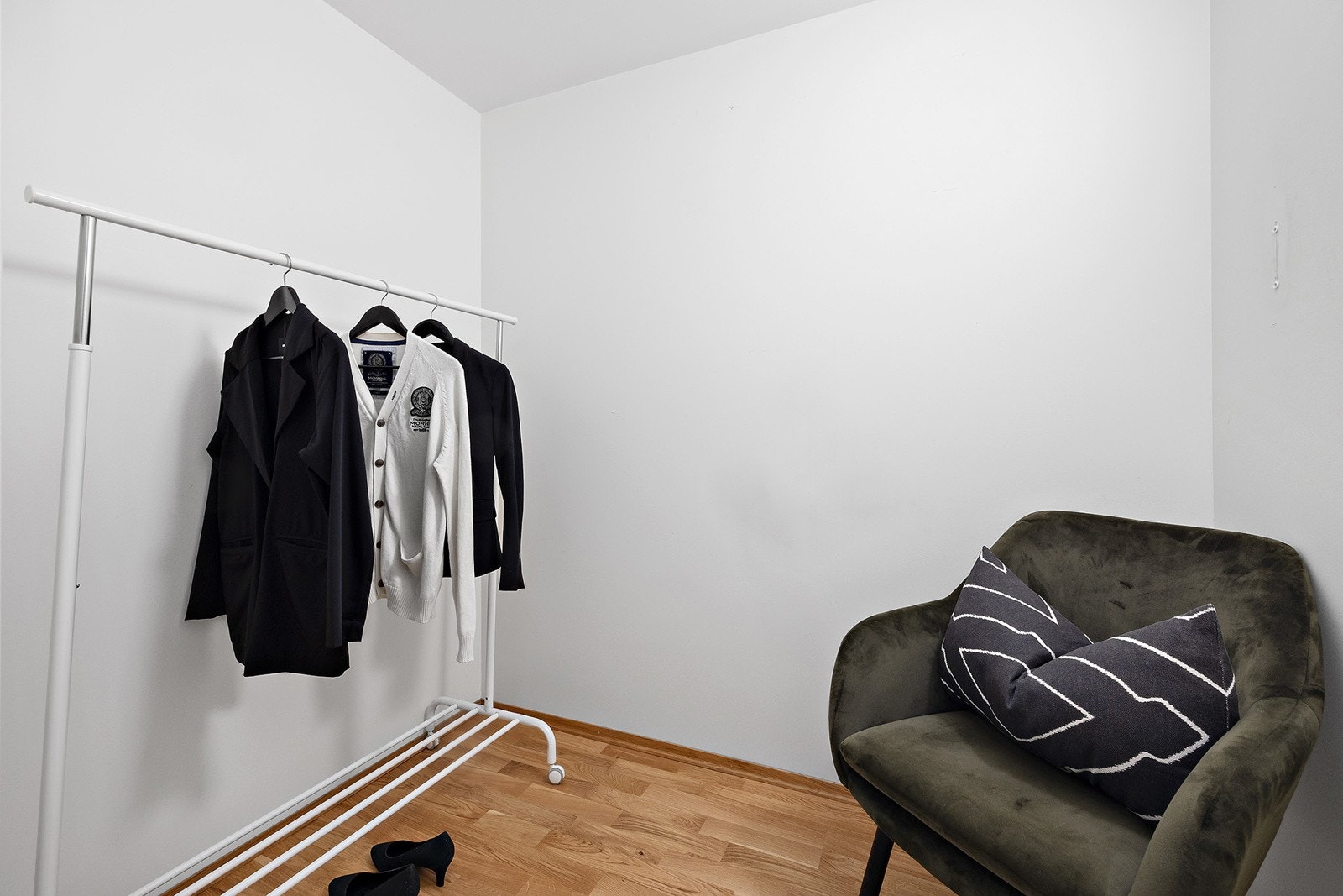 Leiligheten disponerer en bod med inngang fra entrèn, samt en kjellerbod på 5 kvm. Galleribilde