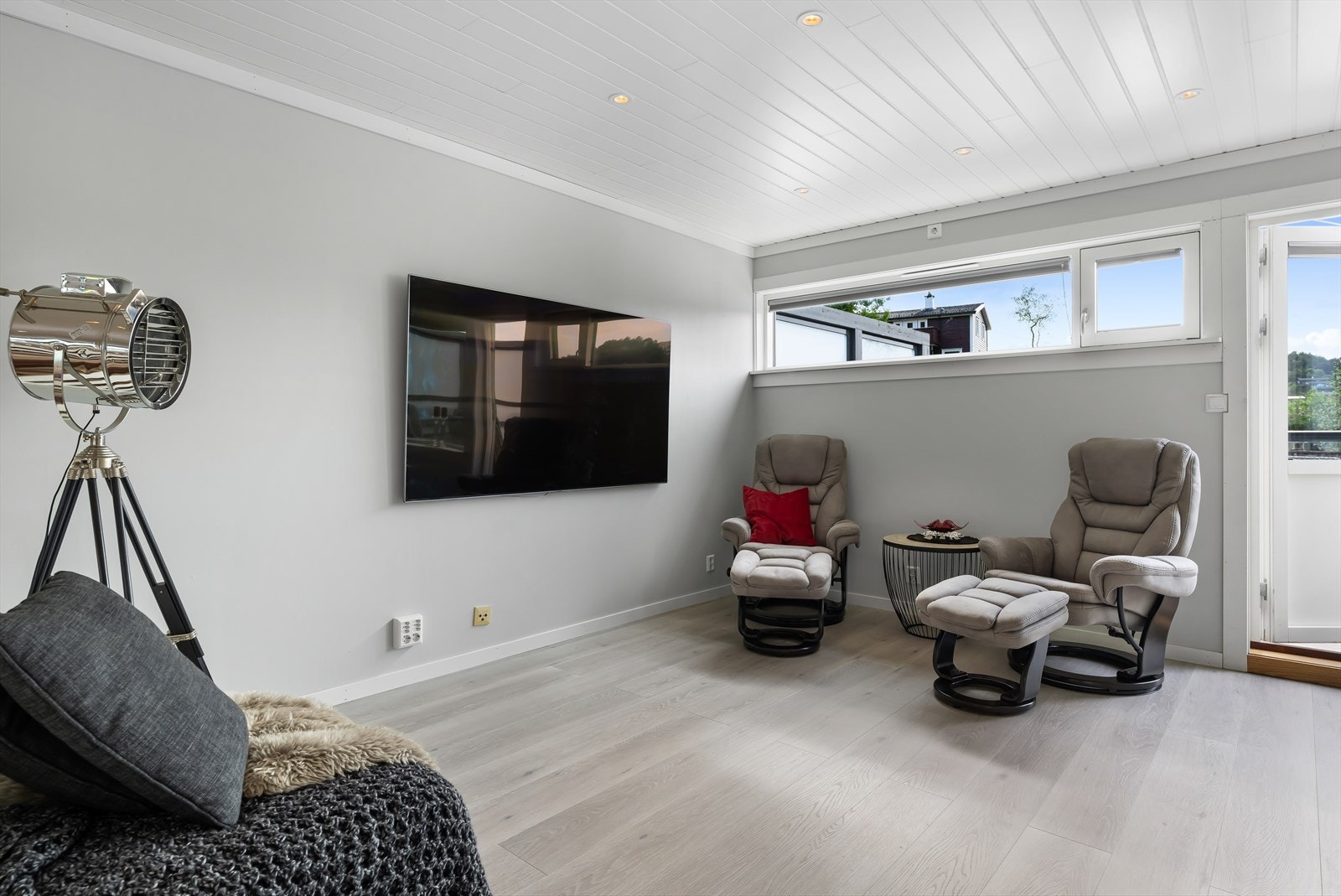 Det er varmepumpe i rommet, noe som gir effektiv og lun varme på vinterstid. Galleribilde