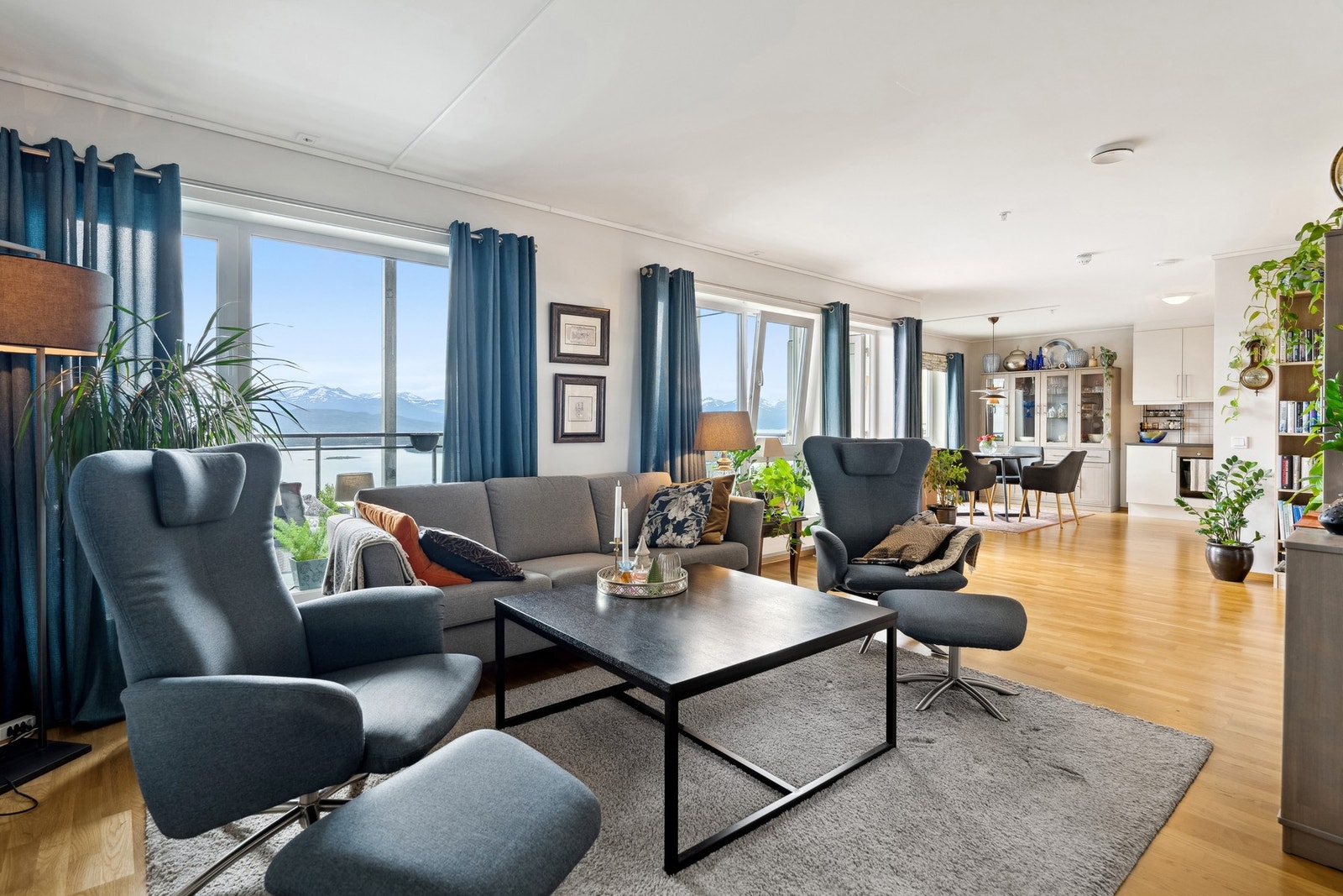 Velkommen til Tiriltungevegen 48, presentert av Eiendomsmegler1 v/Amandus Sagøy Rindsem. Galleribilde