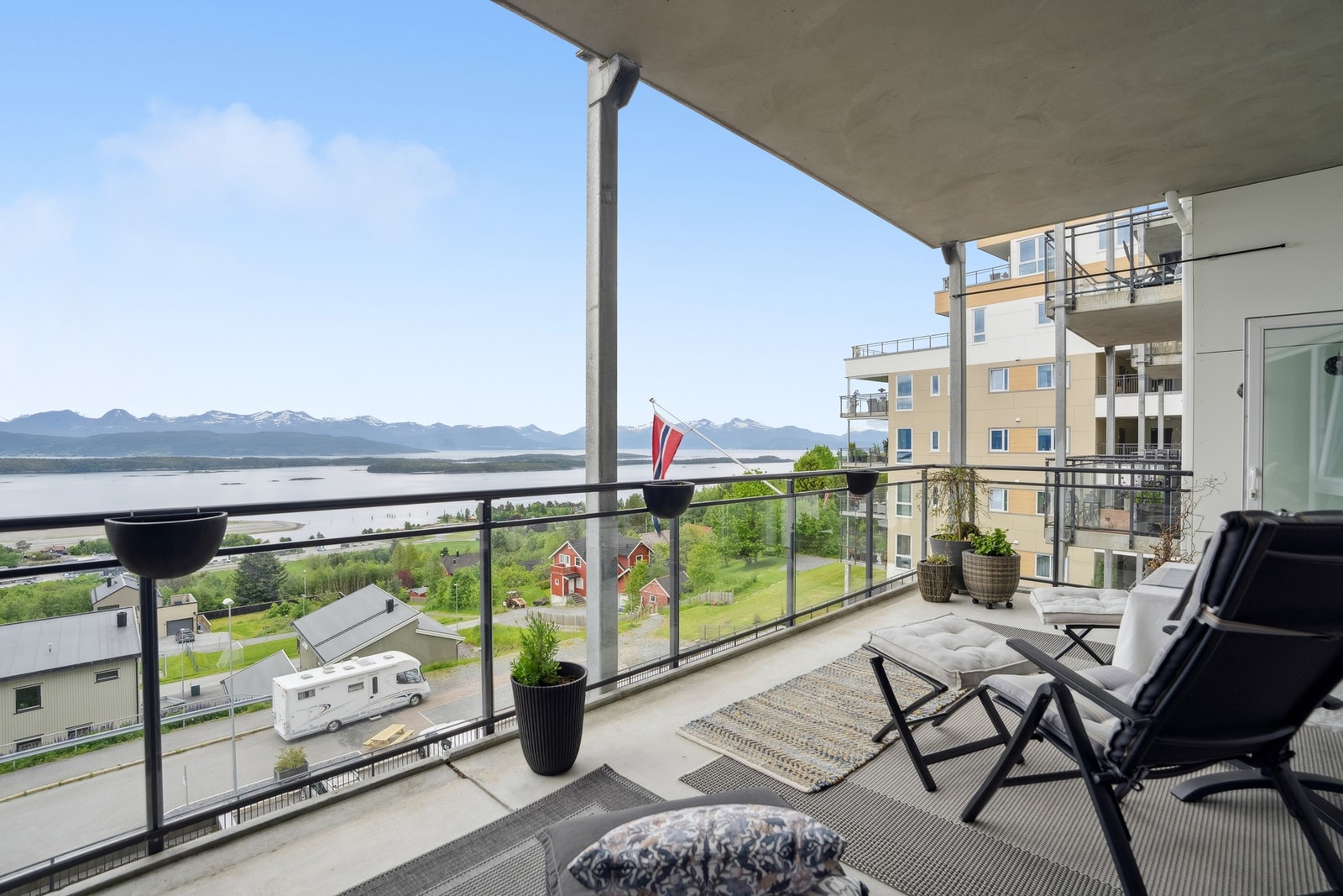 Fantastisk sol-/utsiktsforhold fra balkong. Galleribilde