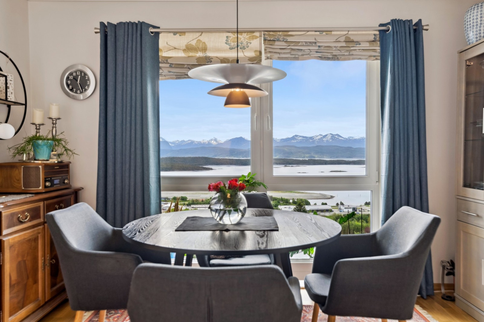Spiseområde m/utsikt. Galleribilde