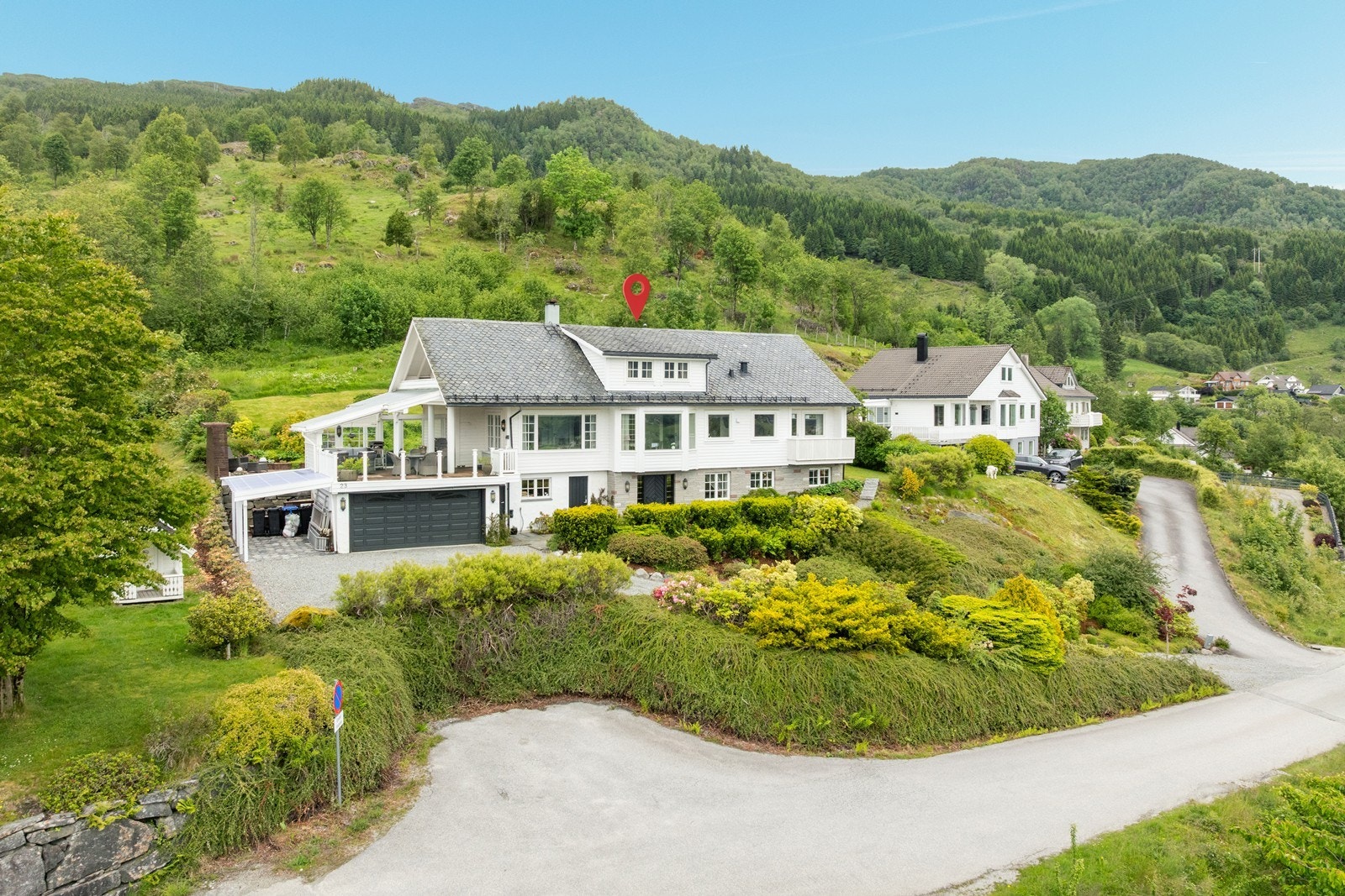 Enebolig i nydelige omgivelser med utsikt. Galleribilde