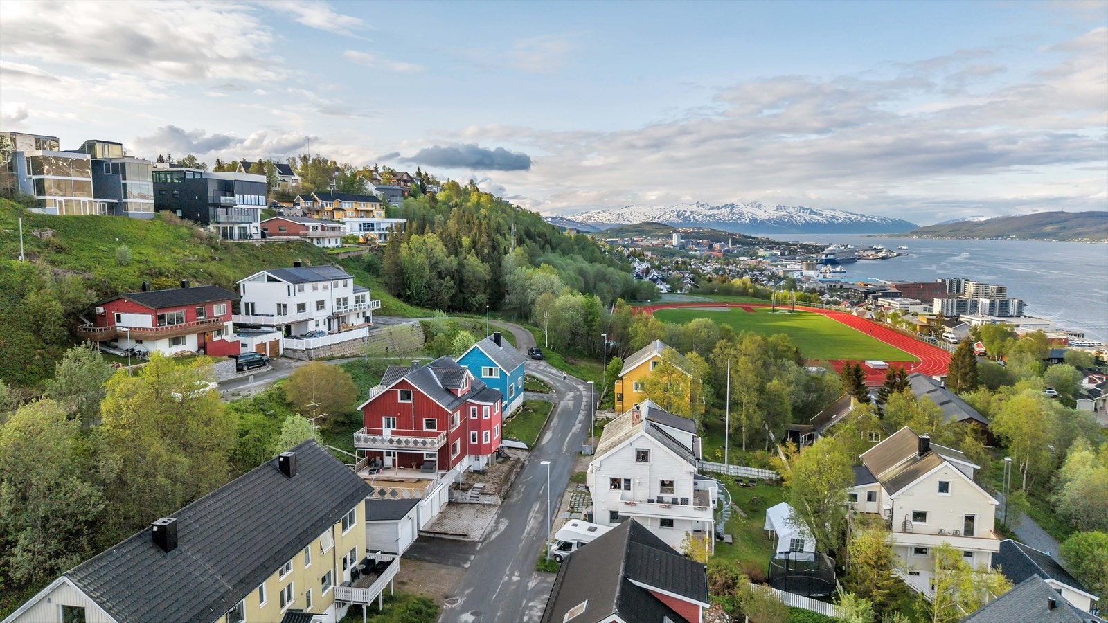 Valhalla idrettsplass ligger i nærheten. Galleribilde
