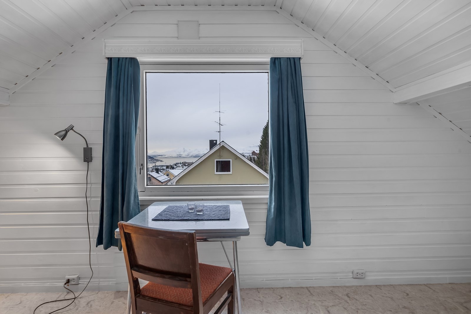 Utsikt mot sør mot Malangen. Galleribilde