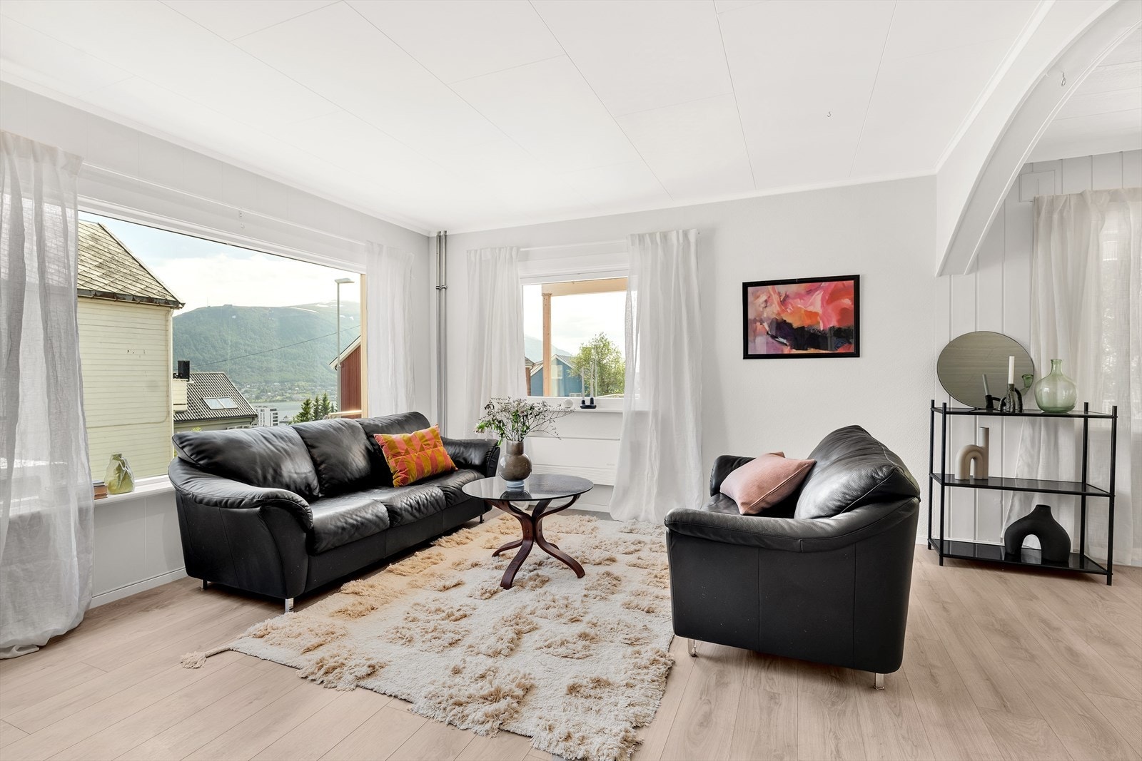 Leiligheten i 1. etasje - lys og trivelig stue. Galleribilde