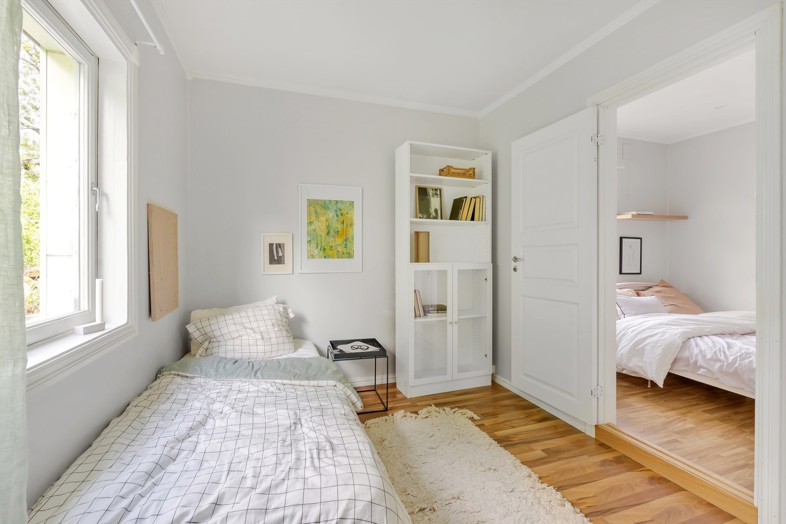 2 soverom med dør mellom. Galleribilde
