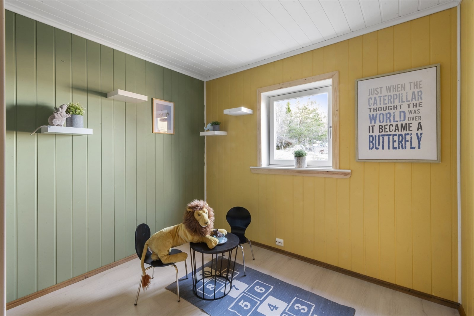 Her er det god plass til seng, garderobeløsninger og eventuelt skrivepult eller annen møblering etter behov. Galleribilde