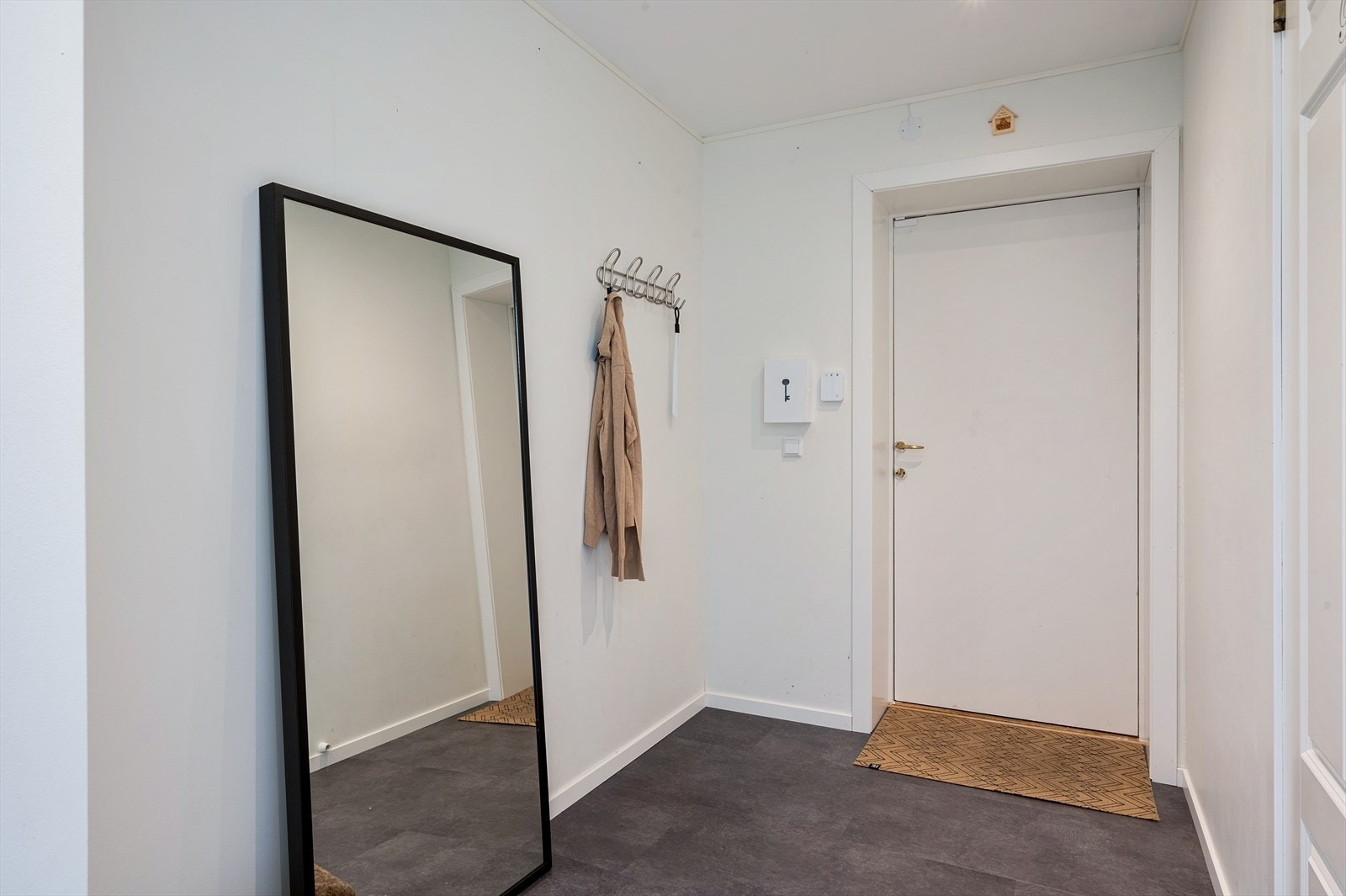 - Boligen disponerer en parkeringsplass med elbil-lader - Galleribilde