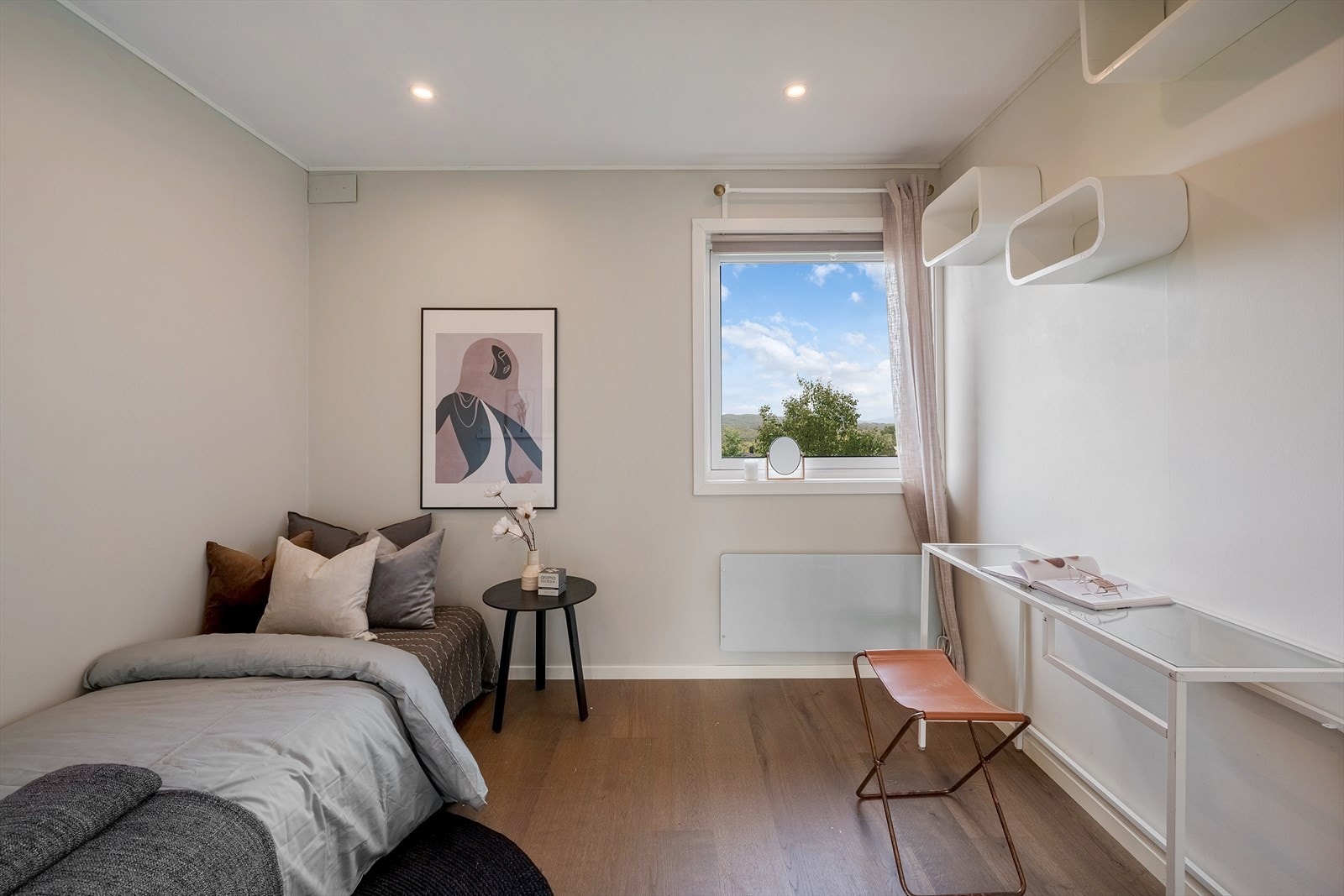 - Soverom 2 måler 6,8m² og passer perfekt som barnerom, gjesterom, kontor etc. - Galleribilde