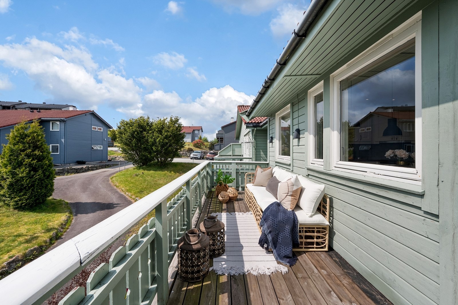 - Ny eier får gleden av en herlig balkong på 10,7m² med gode solforhold midtsommers - Galleribilde