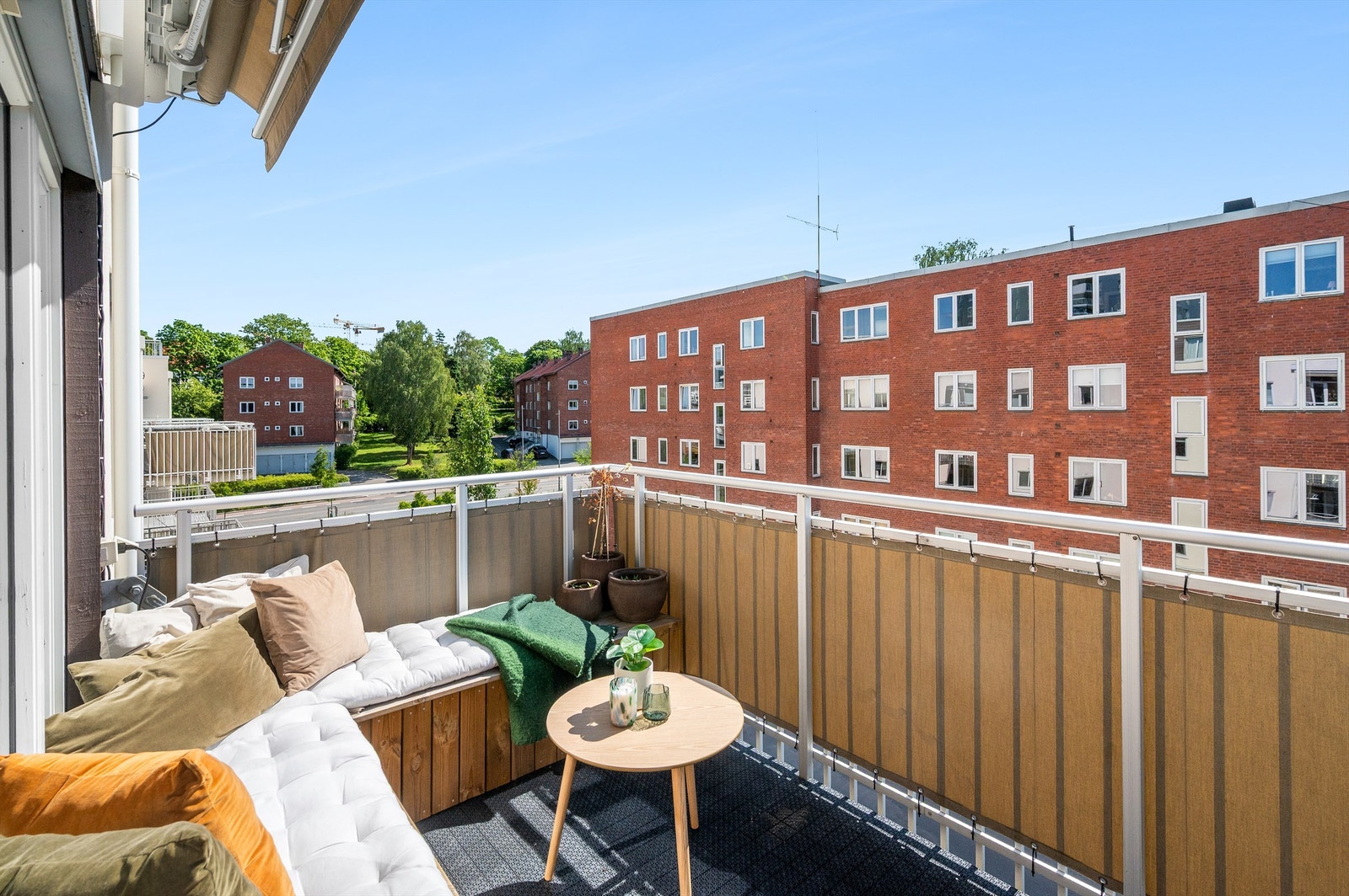 Krogsveen v/ Nhut Nam Huynh har gleden av å presentere Rolf Hofmos gate 17! Galleribilde