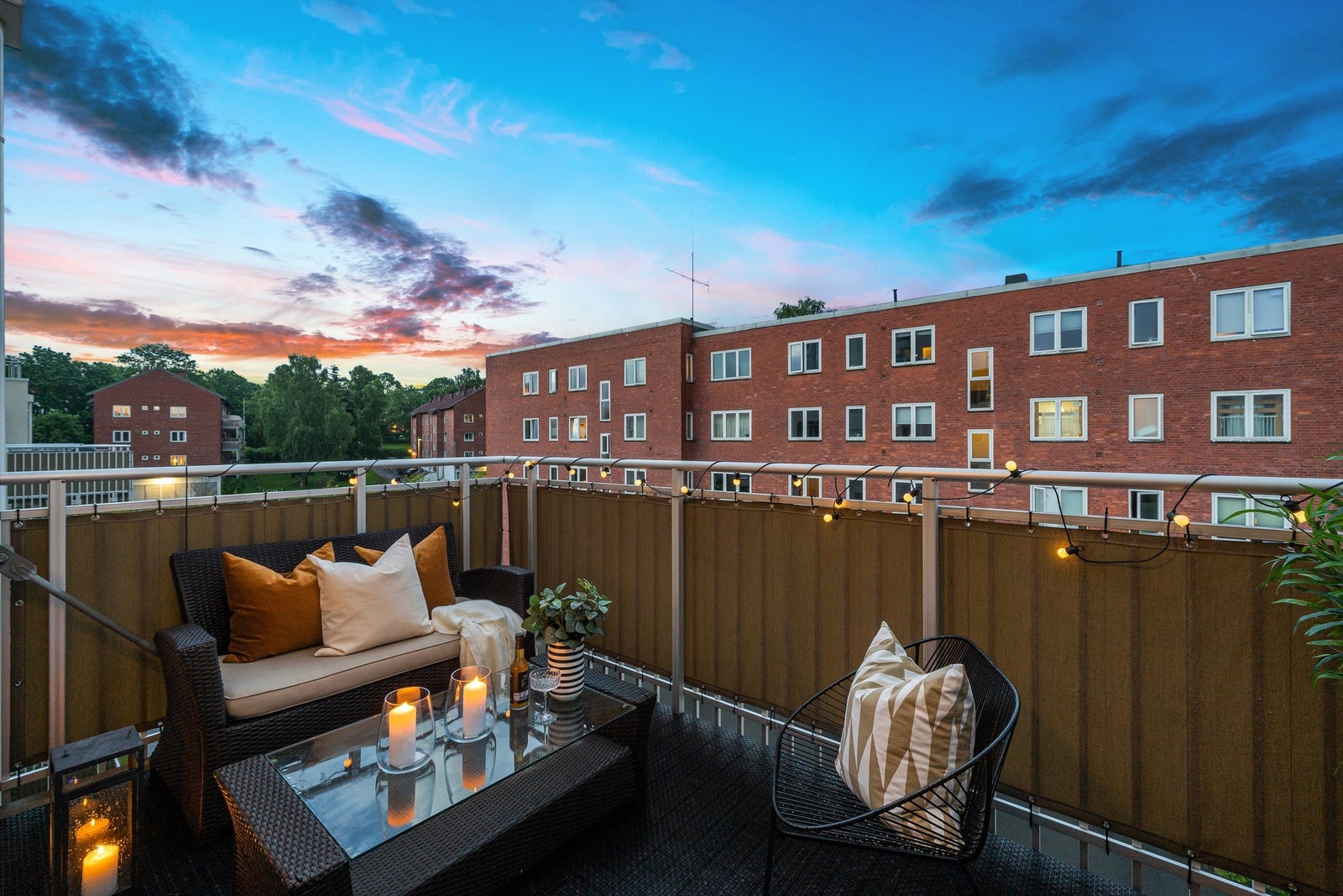 Et herlig uterom hvor en kan nyte fine dager vel som flotte kvelder. Galleribilde