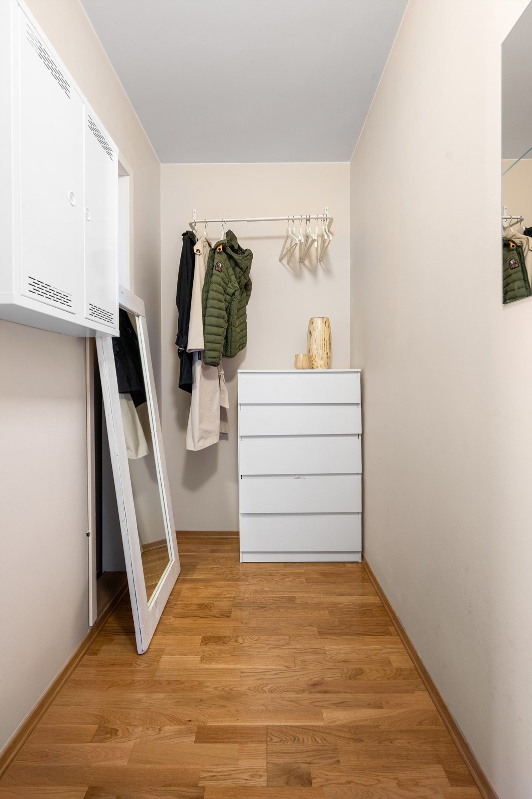 Praktisk og romslig innvendig bod. Galleribilde