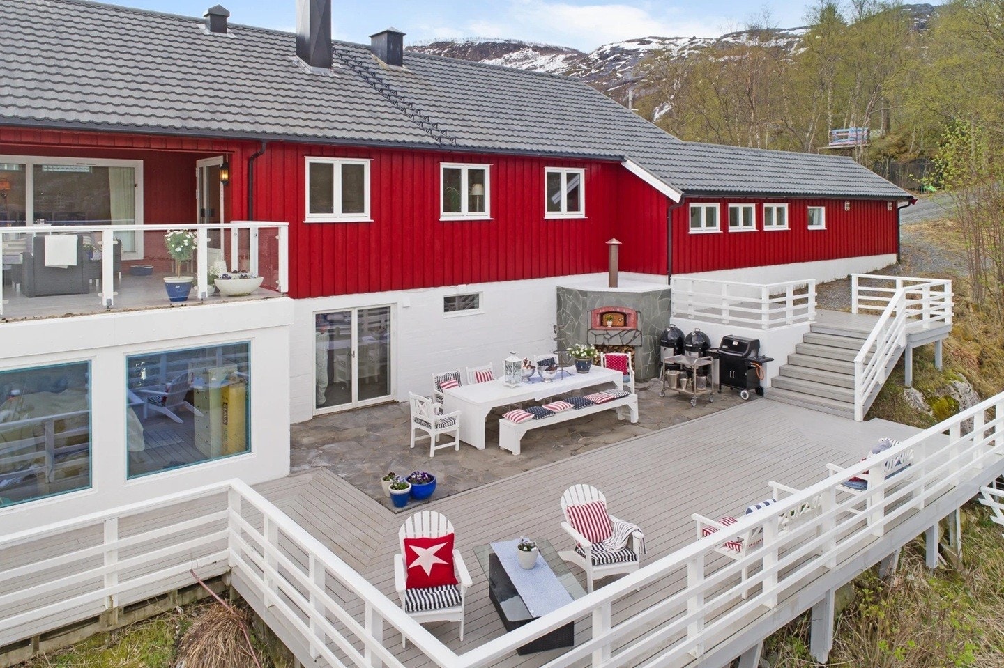 Flotte utearealer, steinovn av høy kvalitet, for den kresne... Galleribilde