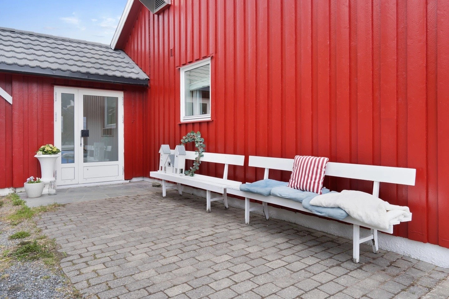 Adkomst hovedbygg. Galleribilde