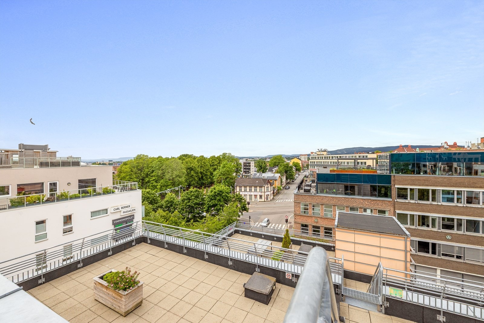 To store felles takterrasser som byr på flott utsikt over Oslo. Galleribilde