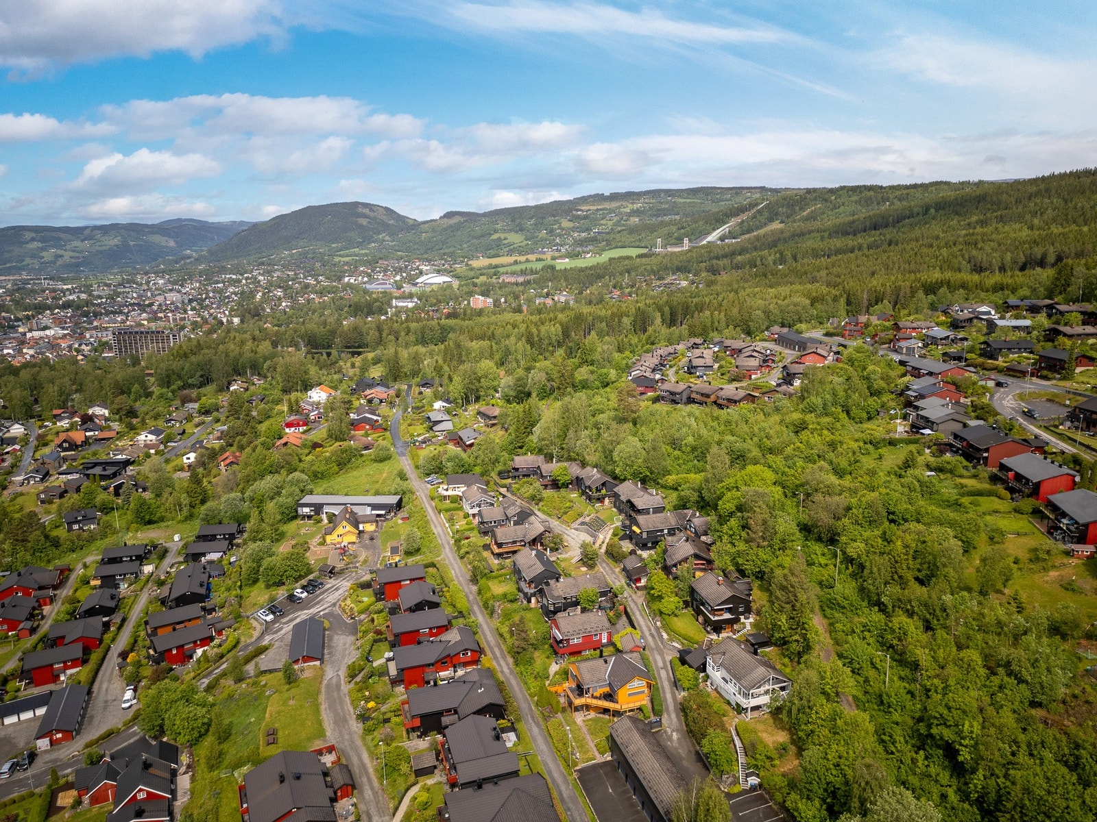 Meget barnevennlig beliggenhet, med Øversveen barnehage rett nedenfor Galleribilde