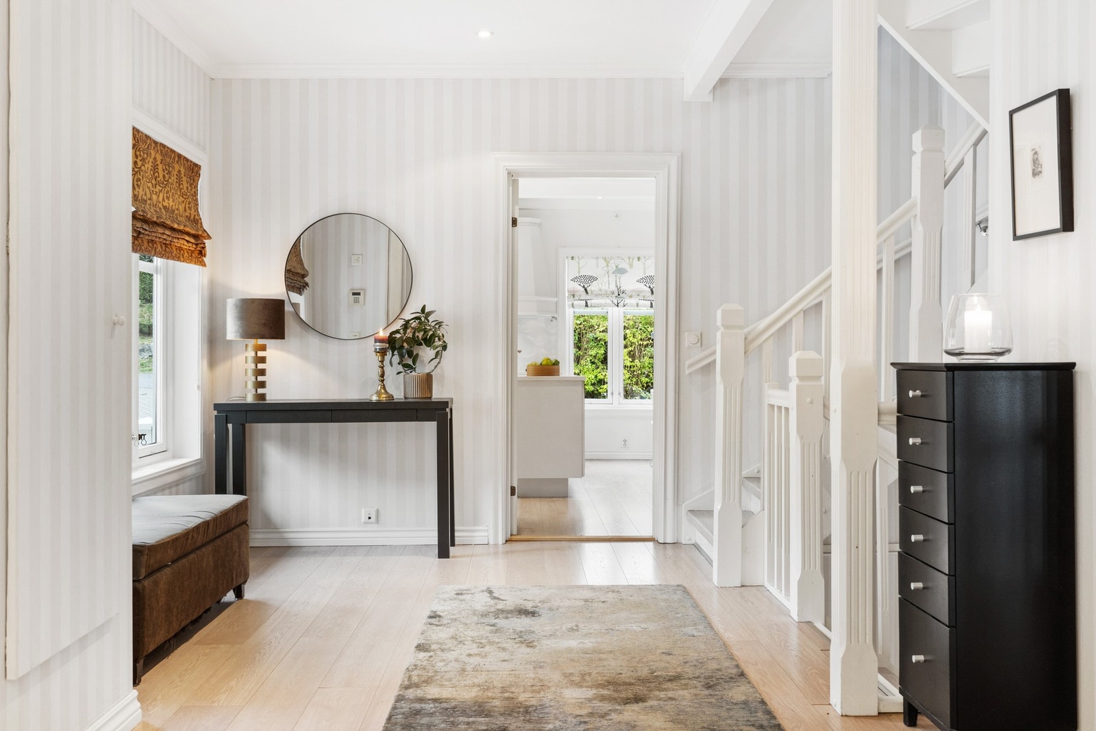 Velkommen inn til enebolig med to utleieleiligheter! Galleribilde