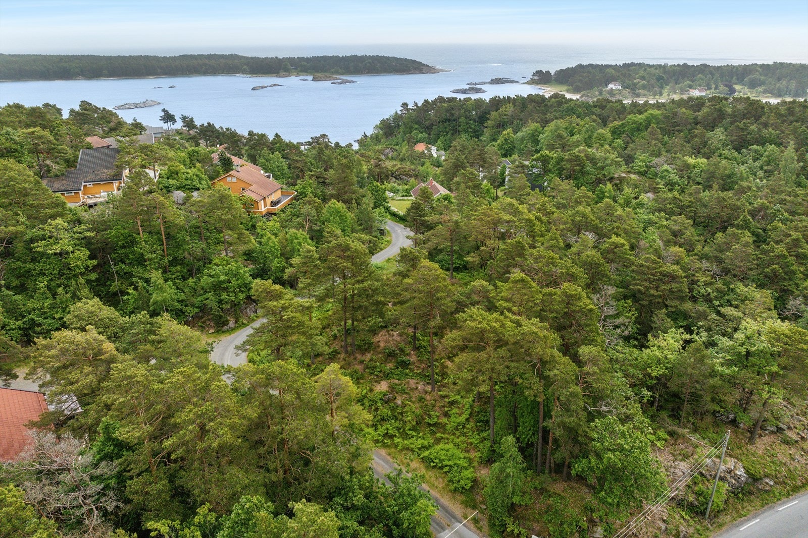 Tomten ligger helt i starten av feltet Galleribilde