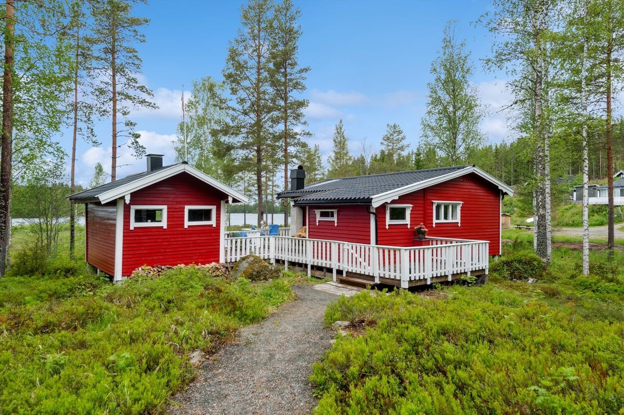 Hytta er oppført i 1960, tilbygget i 2000 - Bod antas oppført ca. 1977 Galleribilde