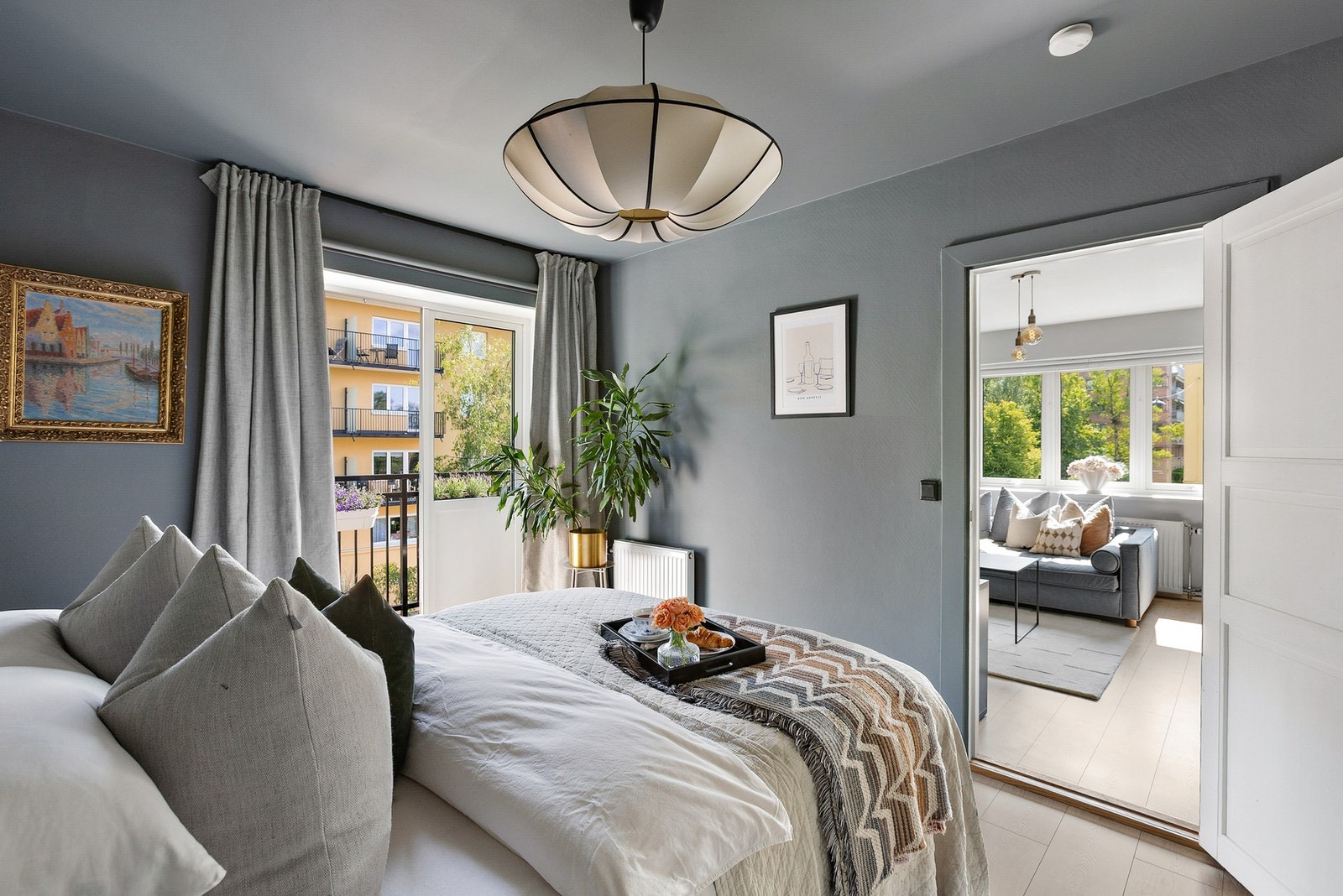 Fra soverommet er det utgang til en herlig balkong. Galleribilde