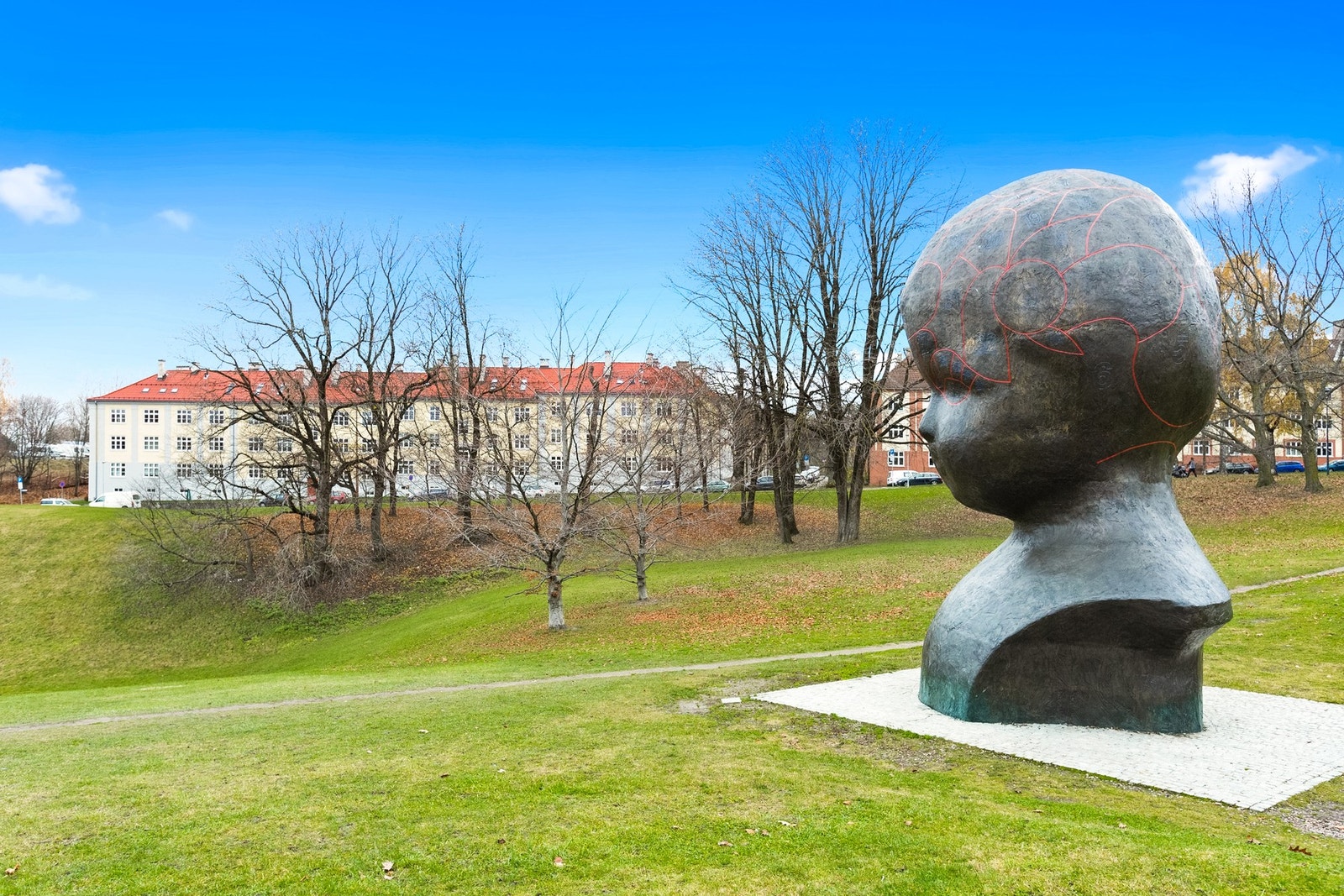 Leilighetens sentrale beliggenhet gir deg gangavstand til flotte Torshovdalen med store og fine grøntområder. Galleribilde