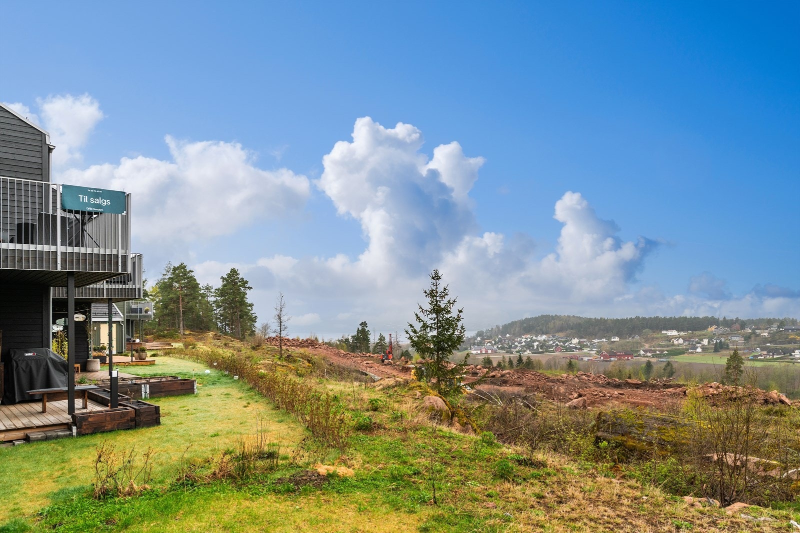 Boligen har en attraktiv beliggenhet på enden og kan by på fantastisk utsikt! Galleribilde