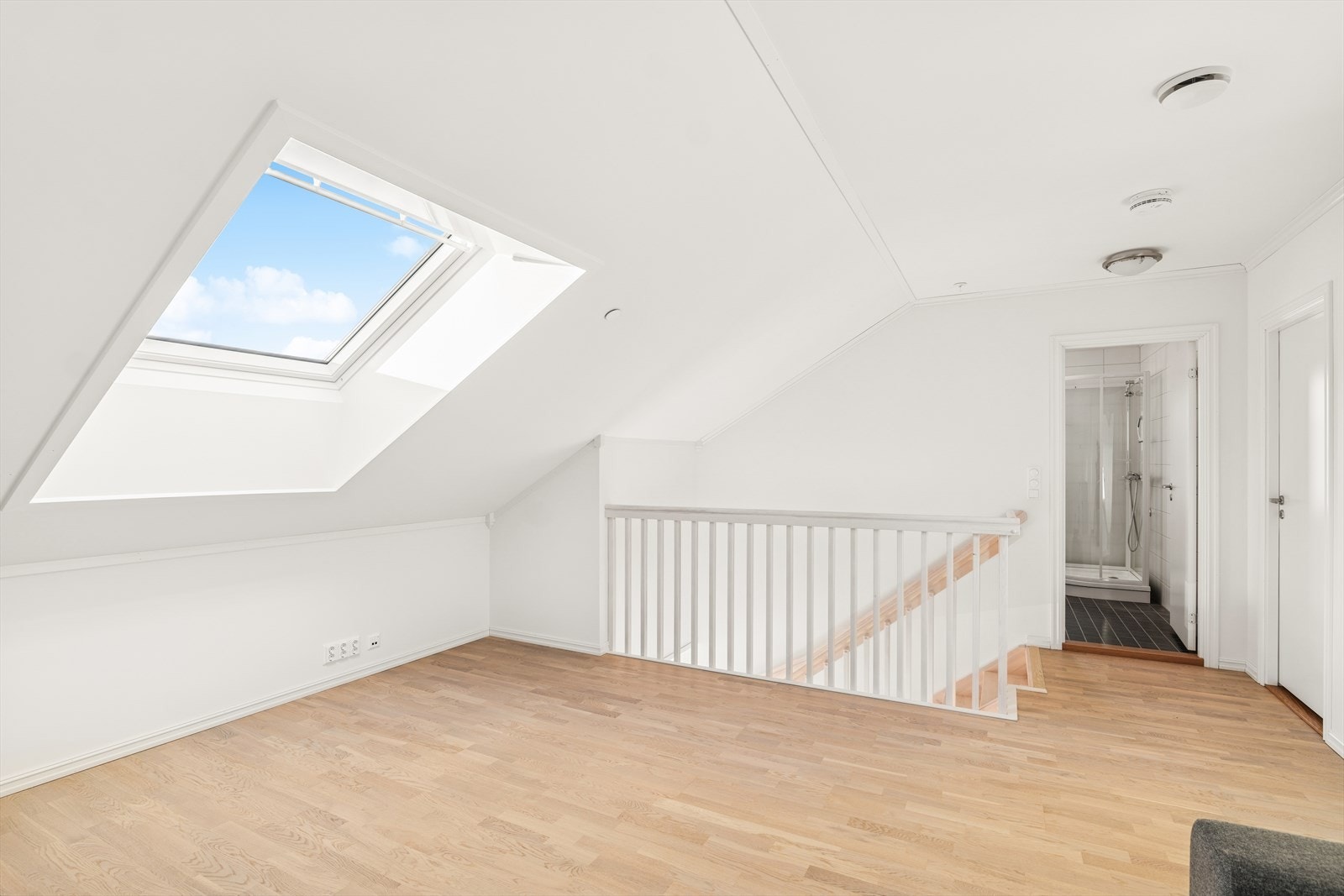 Romslig loftstue med mange muligheter for ønsket innredning. Galleribilde