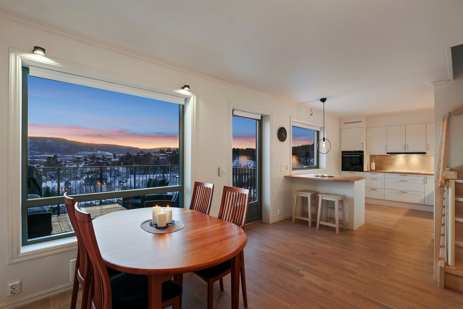 Fra spiseplassen kan man nyte den flotte utsikten! Galleribilde