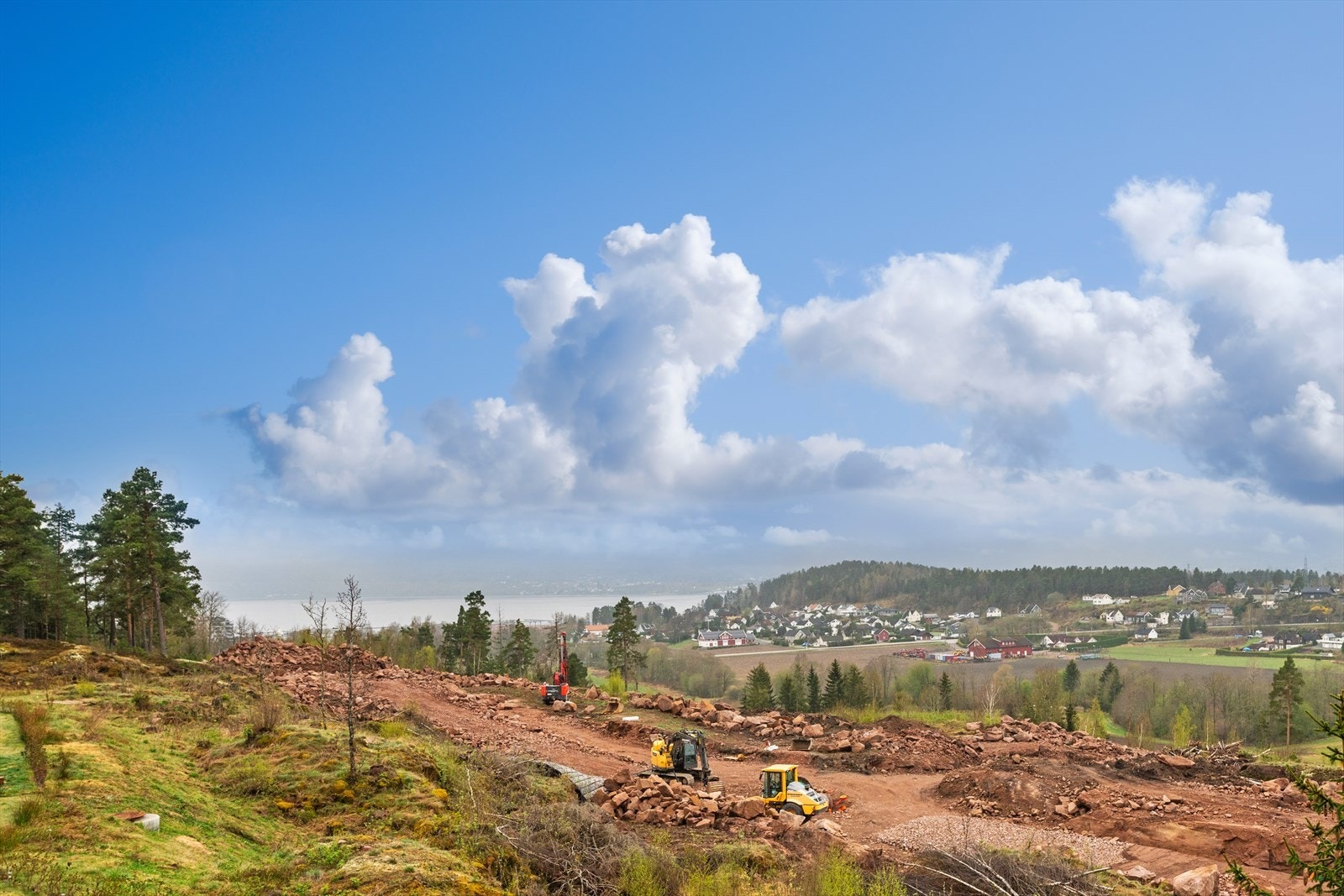 Boligen har en attraktiv beliggenhet på enden og kan by på fantastisk utsikt! Galleribilde