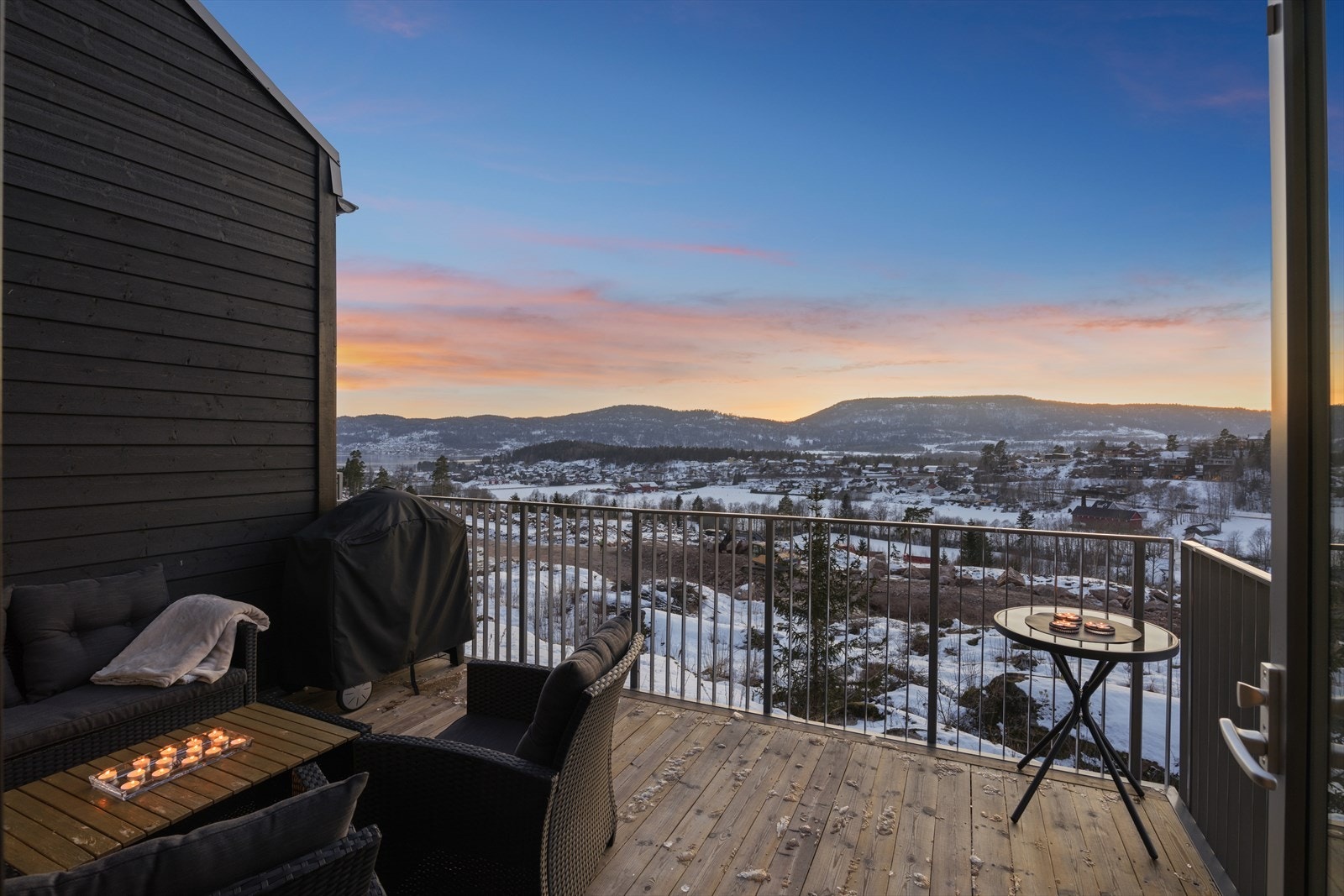 Uteplass til stor glede på gode og varme sommerdager. Galleribilde