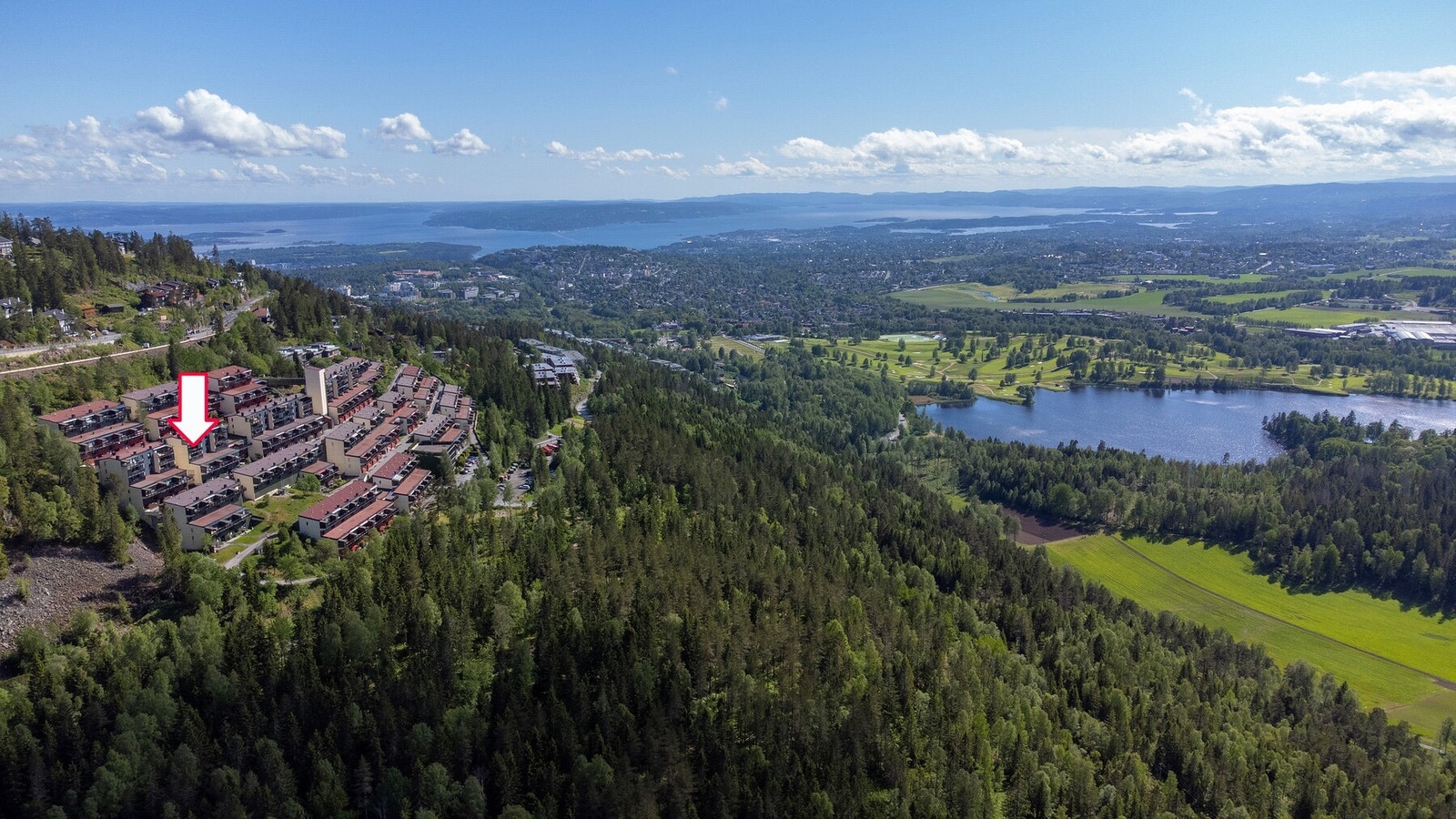 Høyt beliggende i Holmenkollens solside. Galleribilde